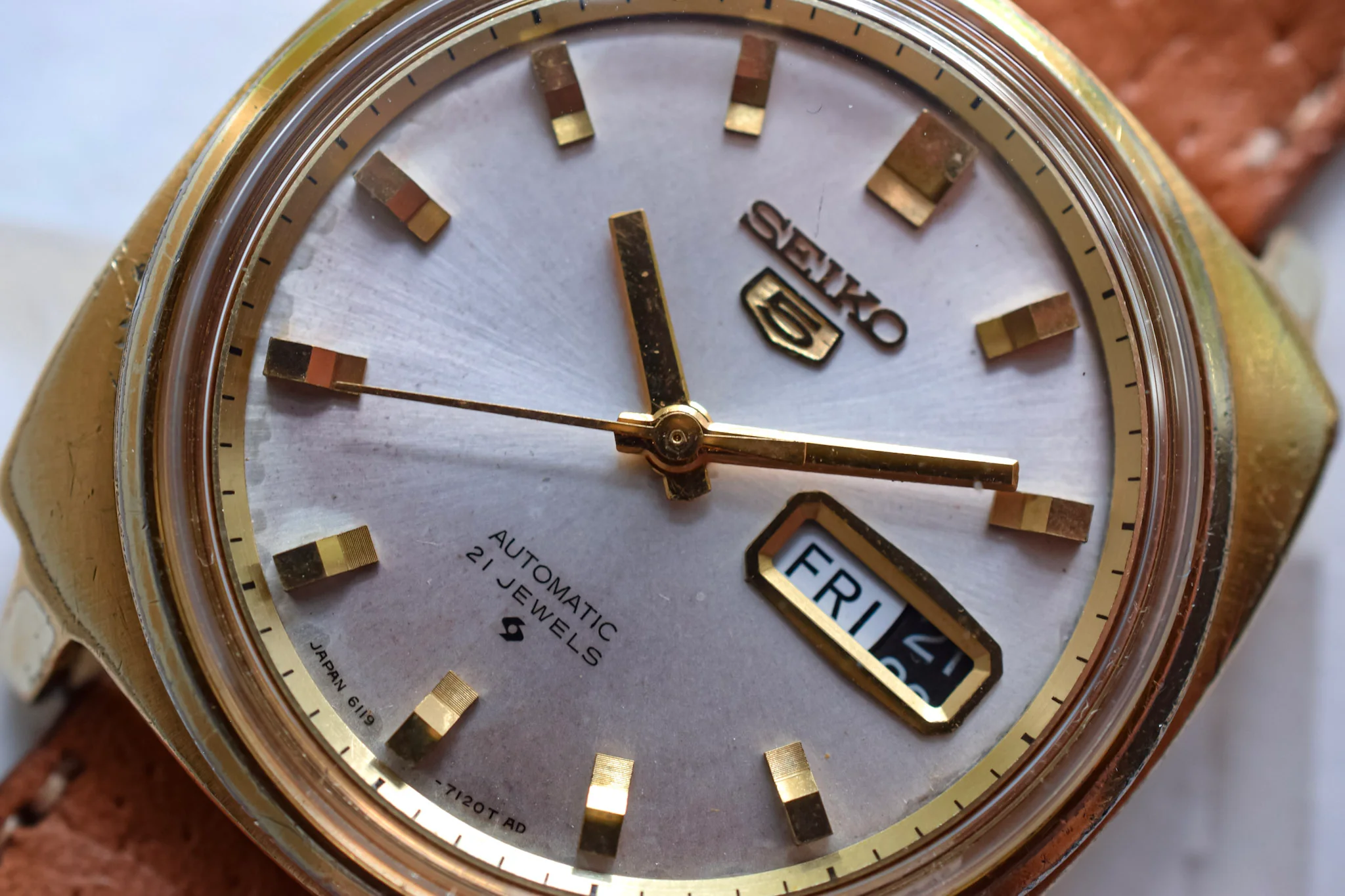 1968 Suwa Seiko 5 Cushion Day-Date - Image 3