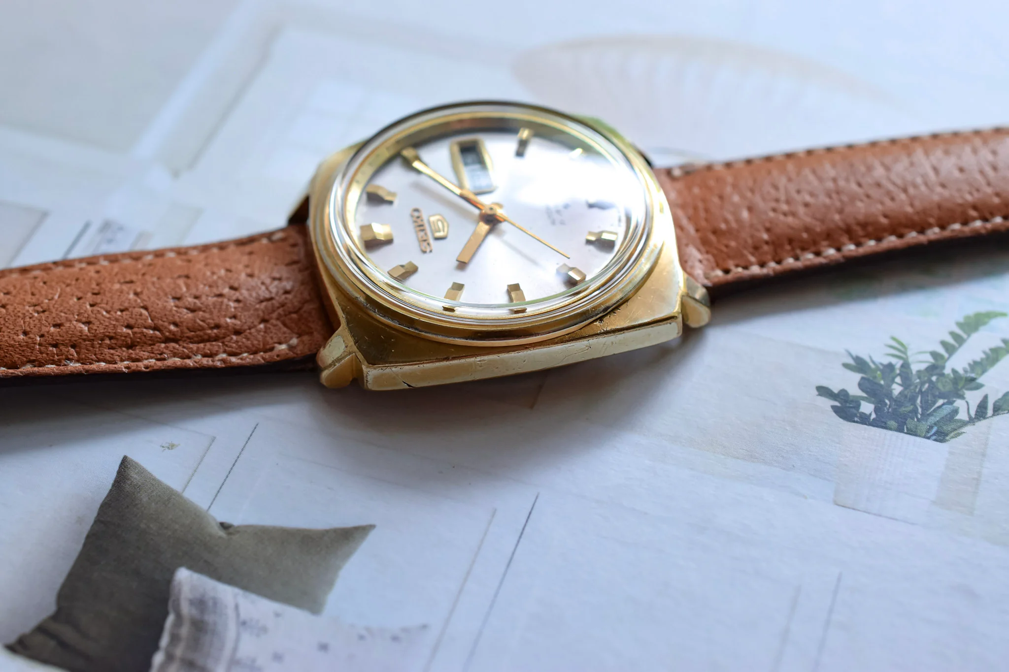 1968 Suwa Seiko 5 Cushion Day-Date - Image 4
