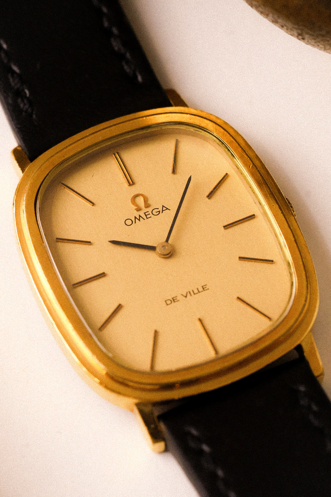 1970s Mechanical Omega De Ville Golden Ellipse - Image 3
