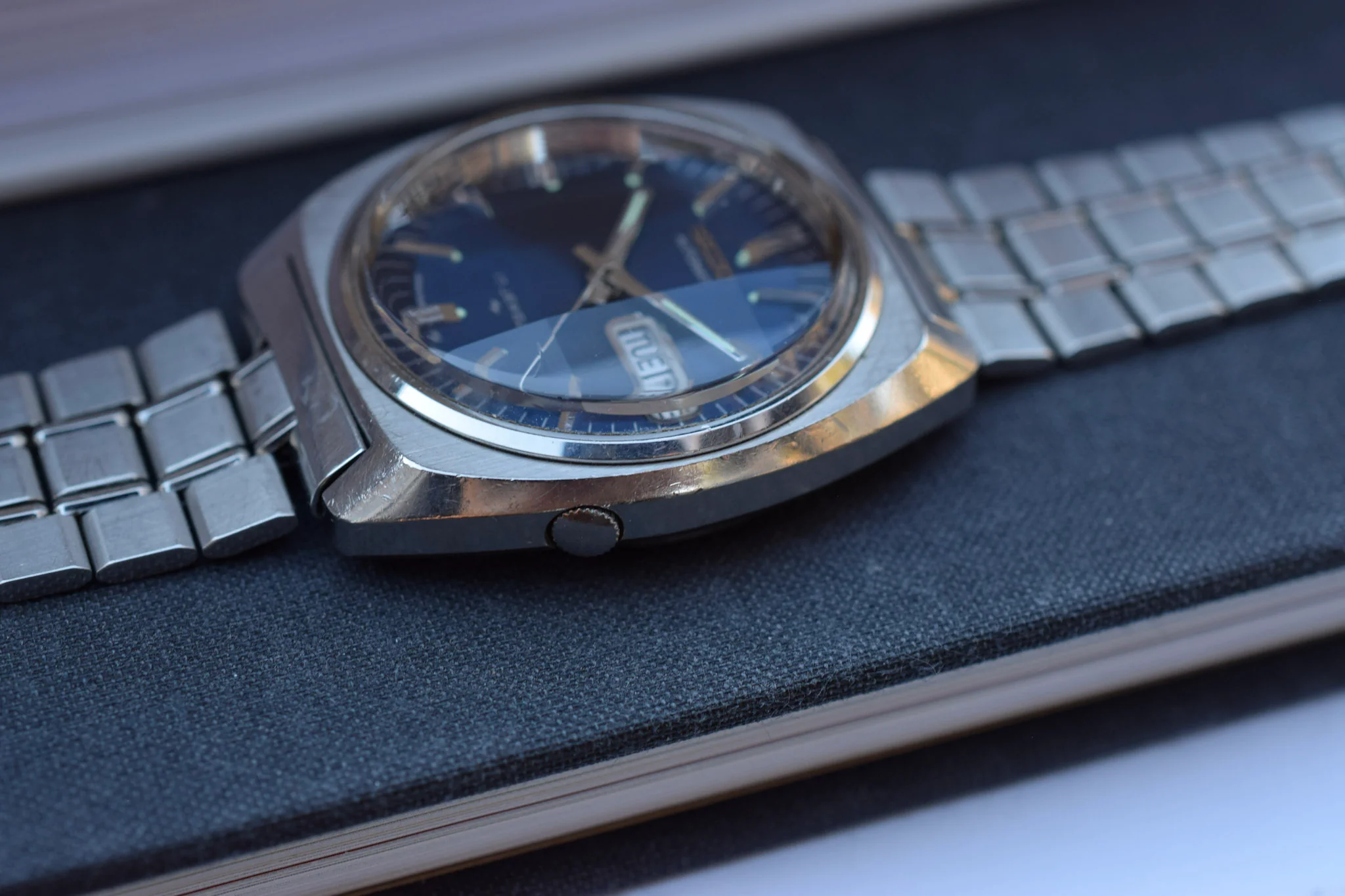 1976 Seiko Automatic Blue Dial Faceted Crystal Day/Date Watch - Image 3