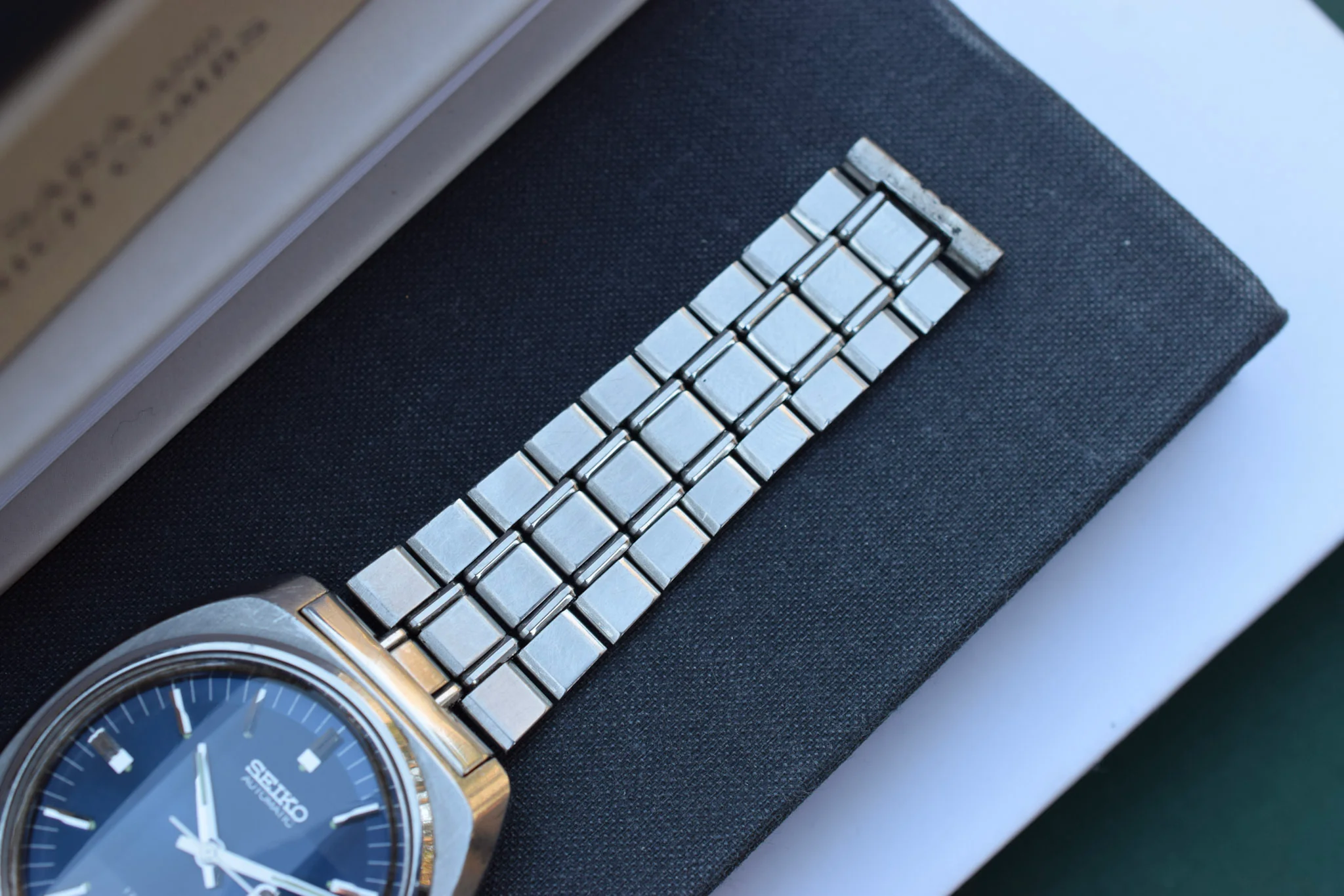 1976 Seiko Automatic Blue Dial Faceted Crystal Day/Date Watch - Image 5