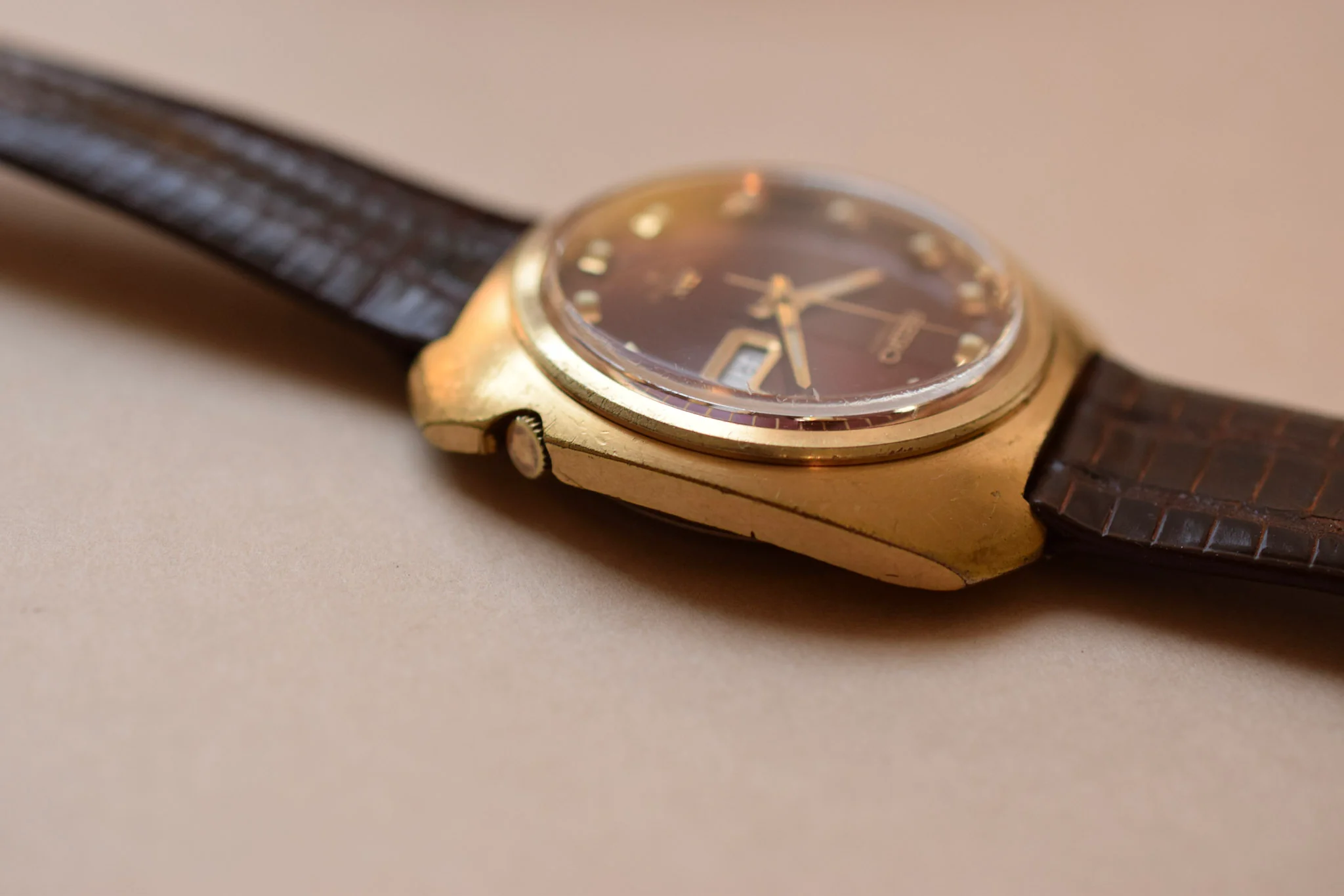 1976 Seiko Crimson DX Cushion Day-Date - Image 4
