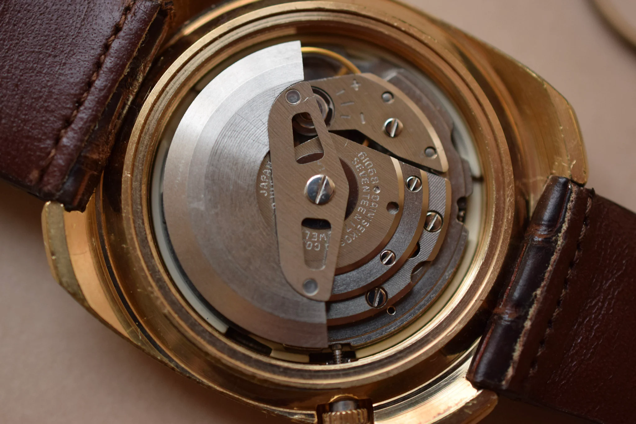 1976 Seiko Crimson DX Cushion Day-Date - Image 9