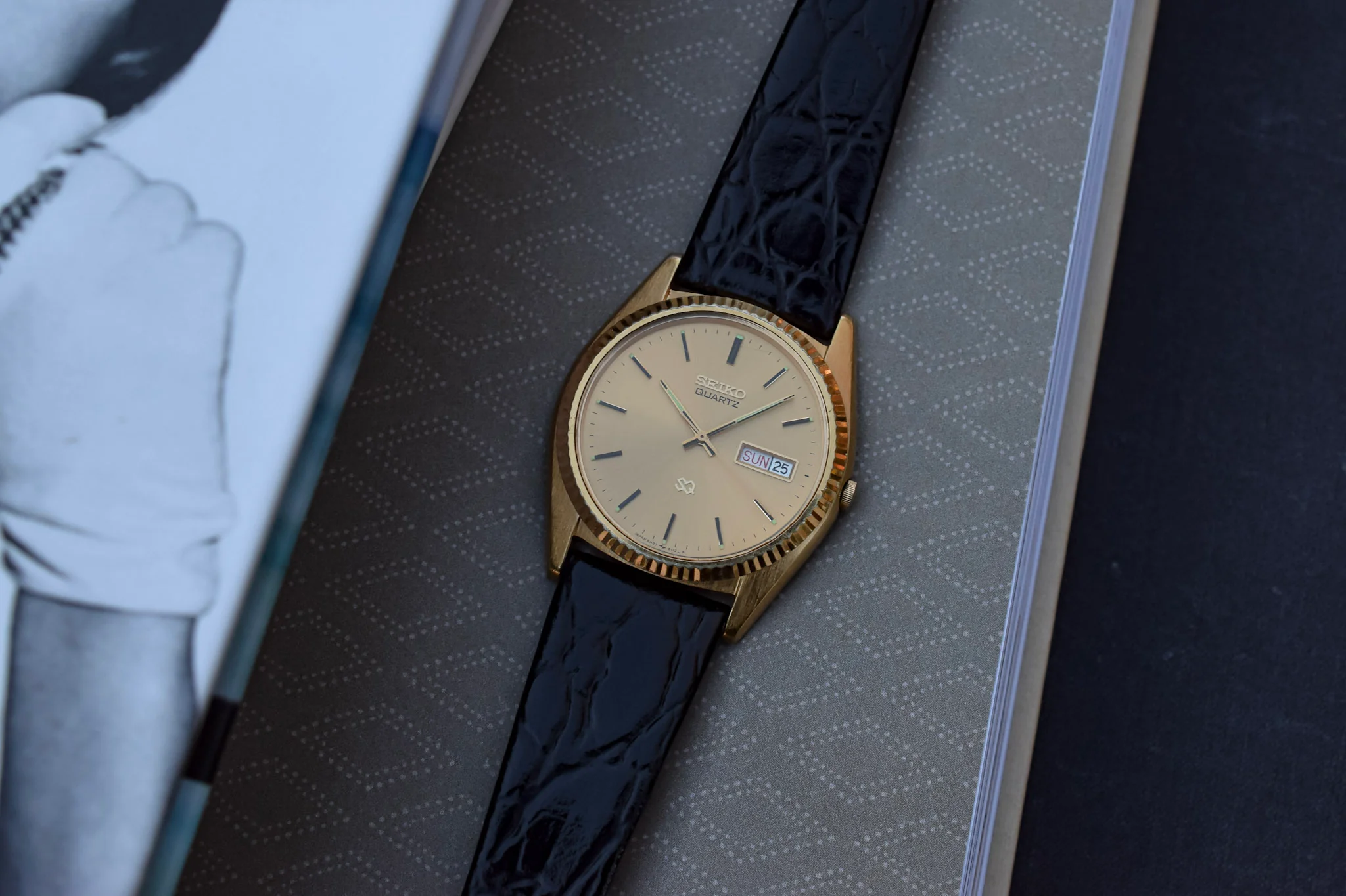 Vintage Seiko Quartz Day/Date Fluted Bezel Watch - Image 10