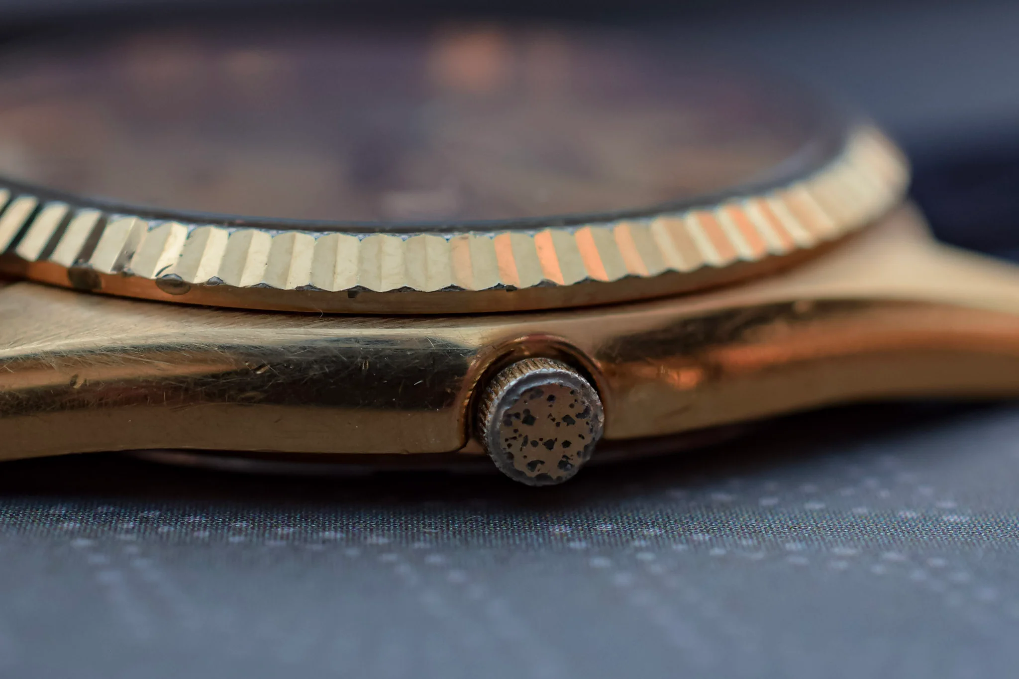 Vintage Seiko Quartz Day/Date Fluted Bezel Watch - Image 5