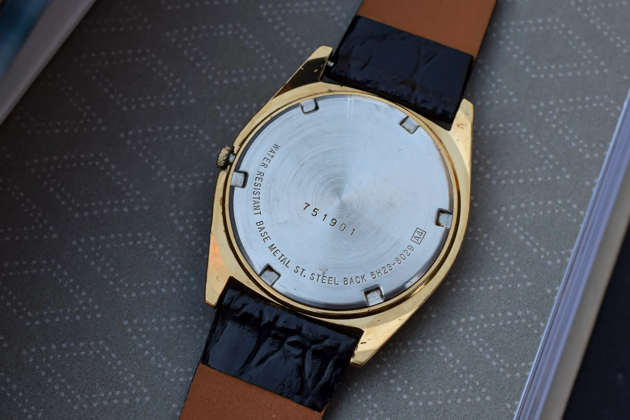 Vintage Seiko Quartz Day/Date Fluted Bezel Watch - Image 6
