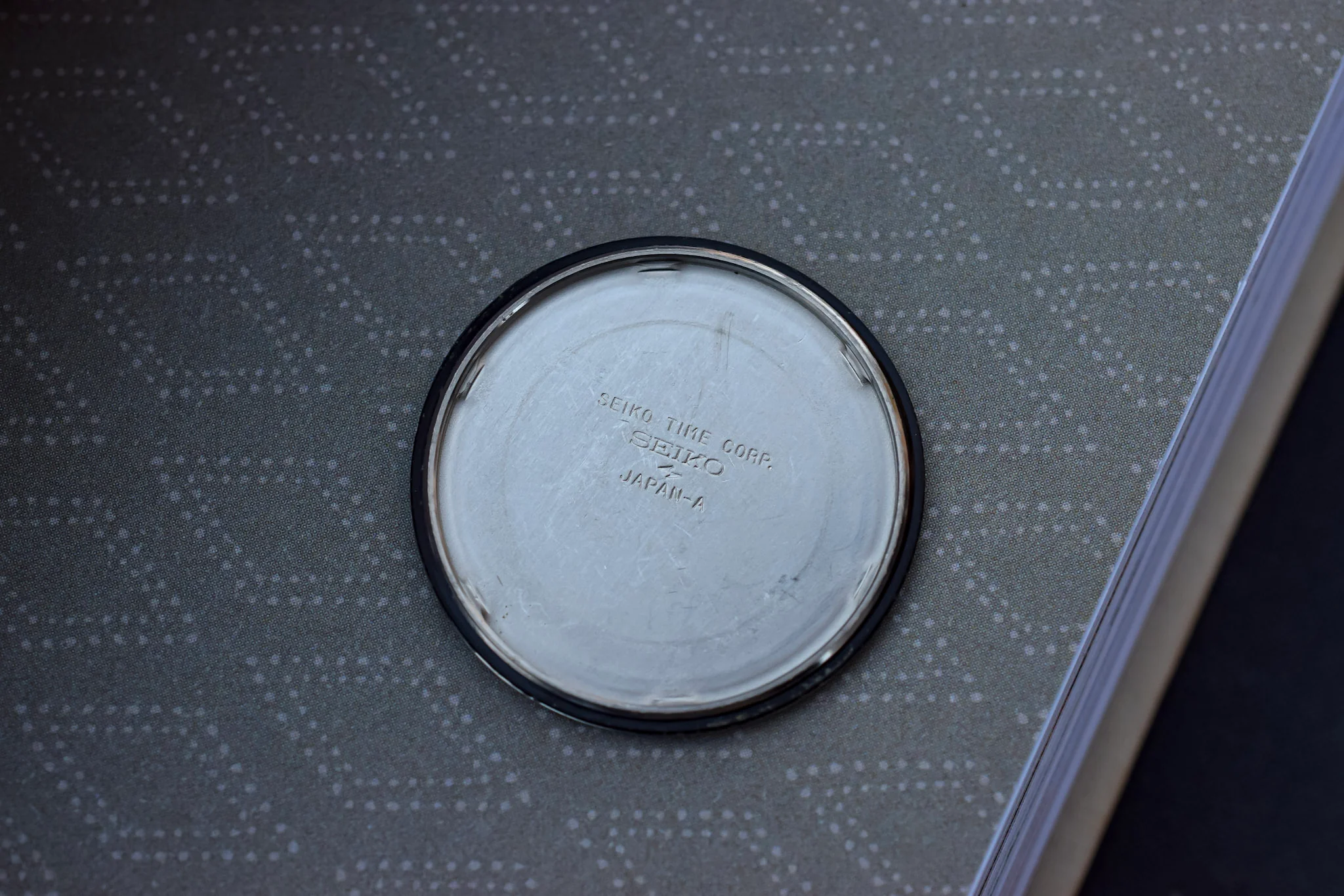 Vintage Seiko Quartz Day/Date Fluted Bezel Watch - Image 8