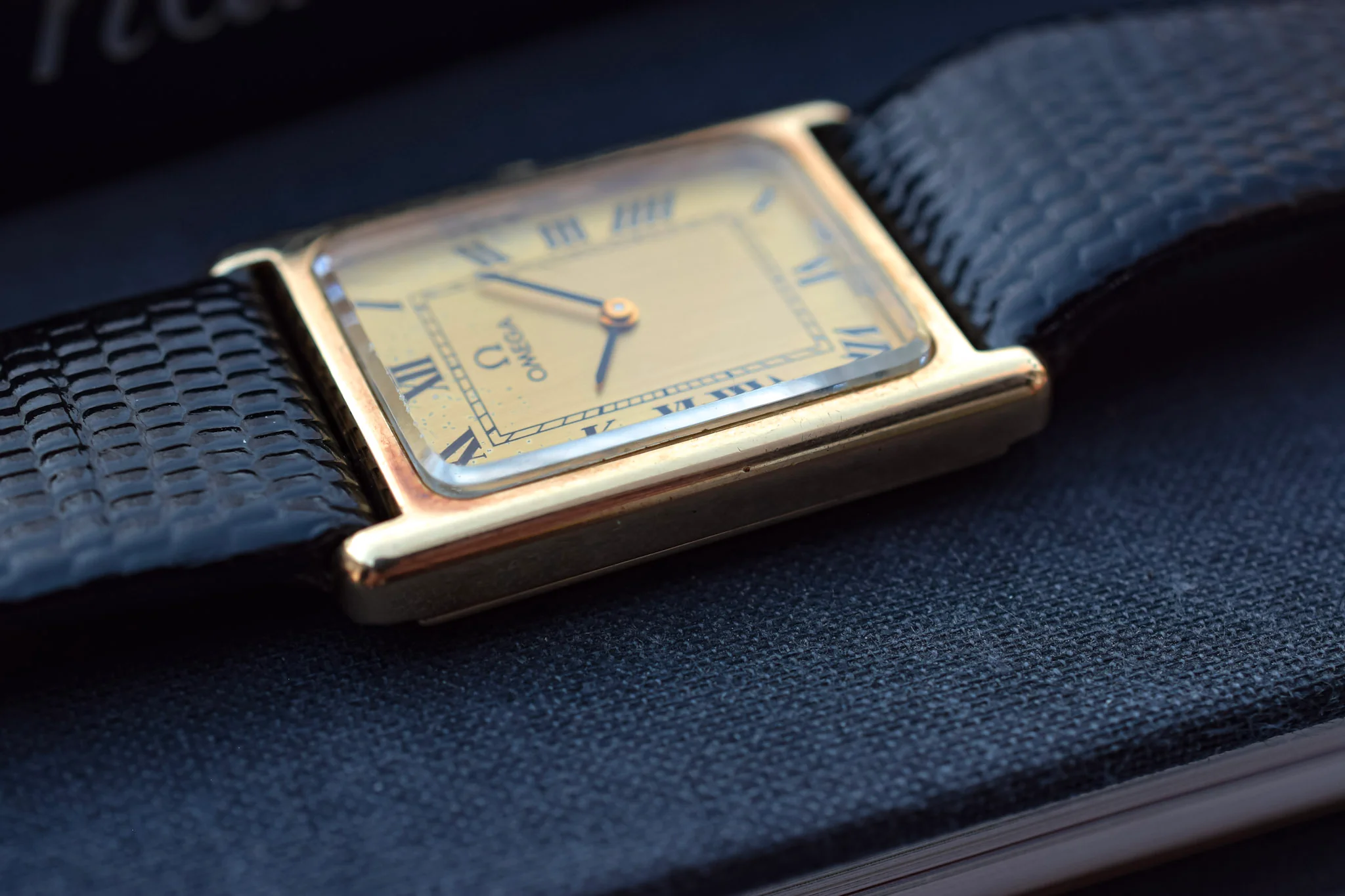 1978 14K Solid Gold Mechanical Omega Tank - Image 4