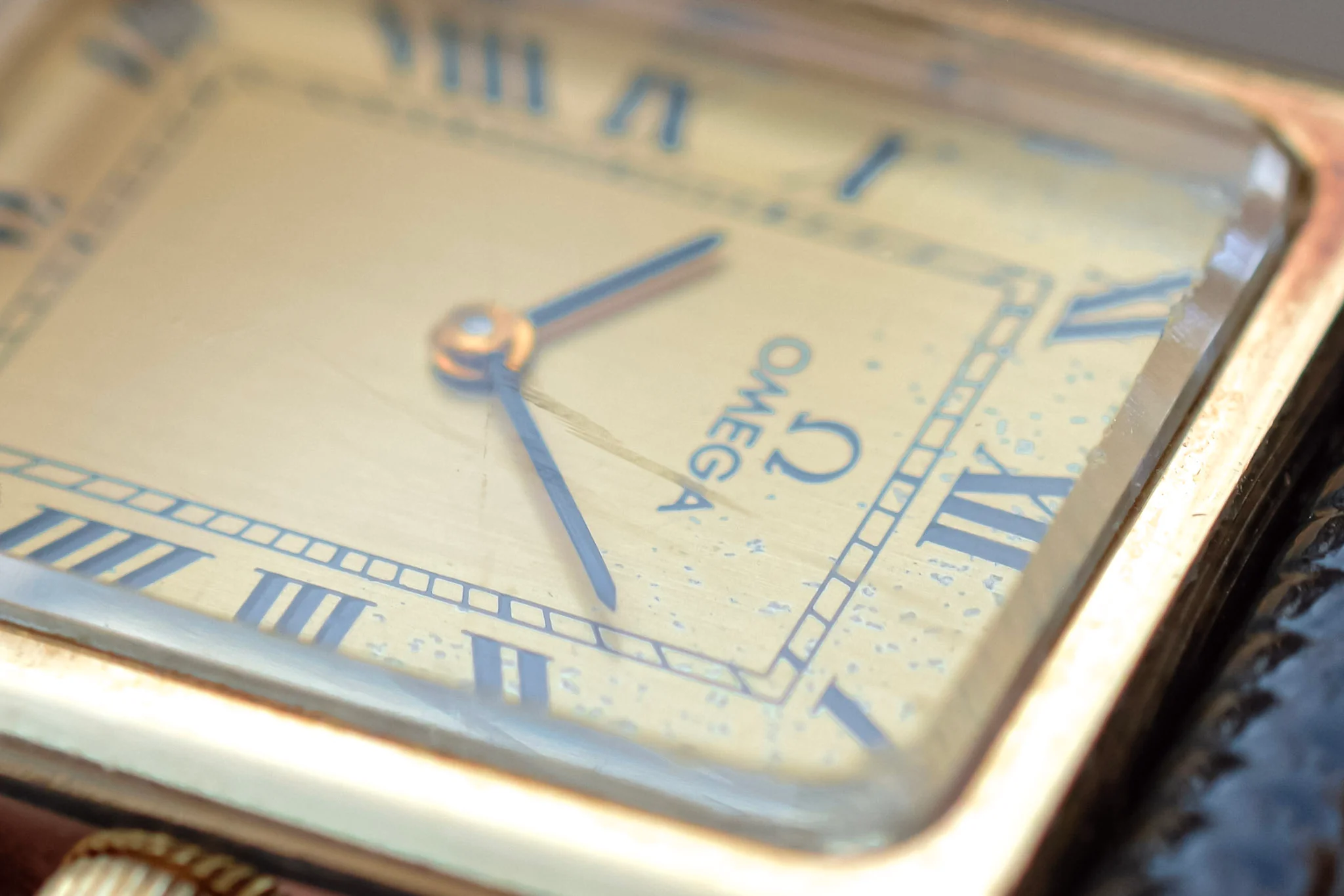1978 14K Solid Gold Mechanical Omega Tank - Image 9
