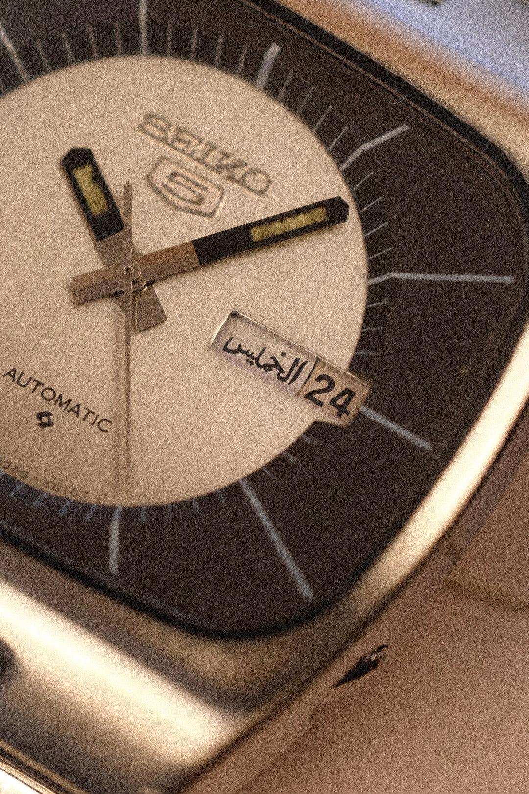 1978 Seiko 5 Automatic Recessed Dial Arabic Day-Date TV - Image 3