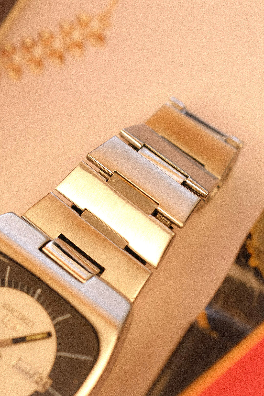 1978 Seiko 5 Automatic Recessed Dial Arabic Day-Date TV - Image 8