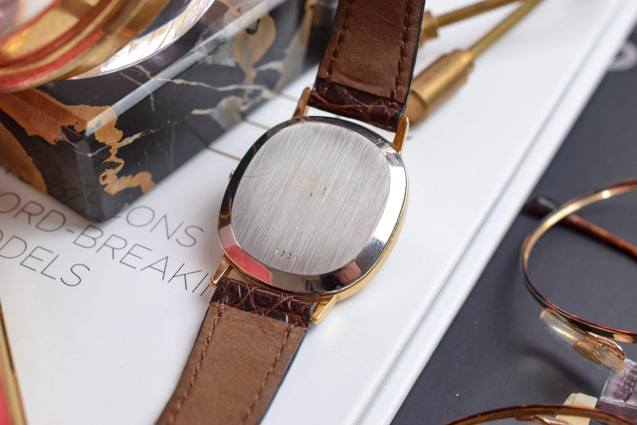 1980s Omega De Ville Quartz Hobnail Motif Ellipse - Image 10