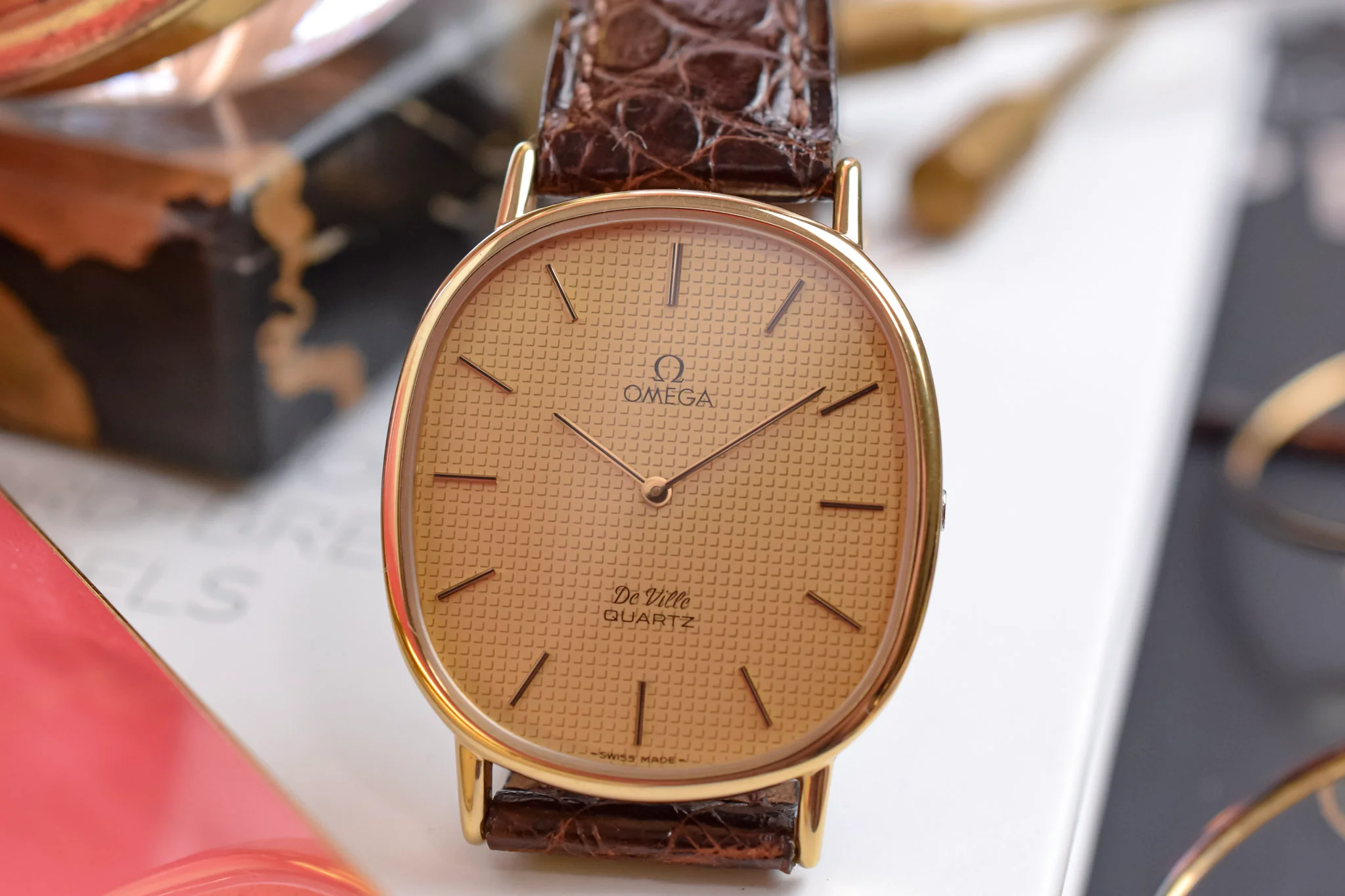1980s Omega De Ville Quartz Hobnail Motif Ellipse - Image 3