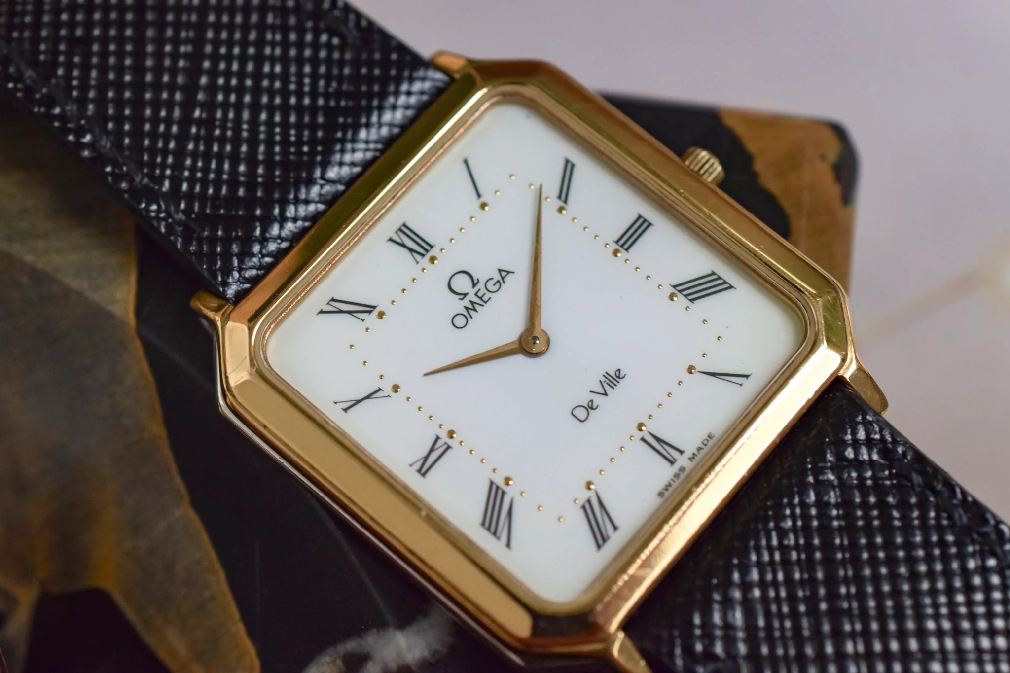 1980s Omega De Ville White Roman Octo - Image 3