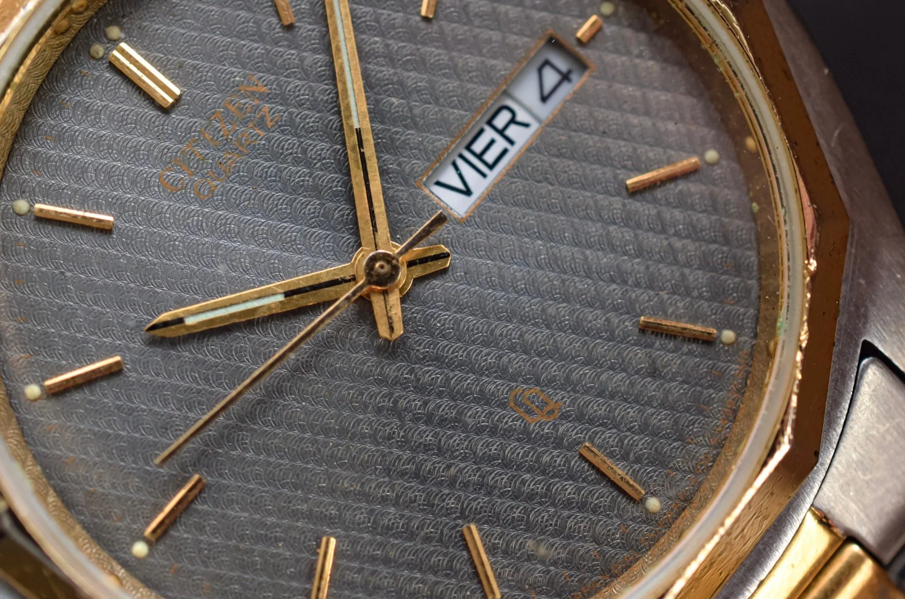 1981 Citizen CQ Two-Toned Ghost Polygon - Image 3