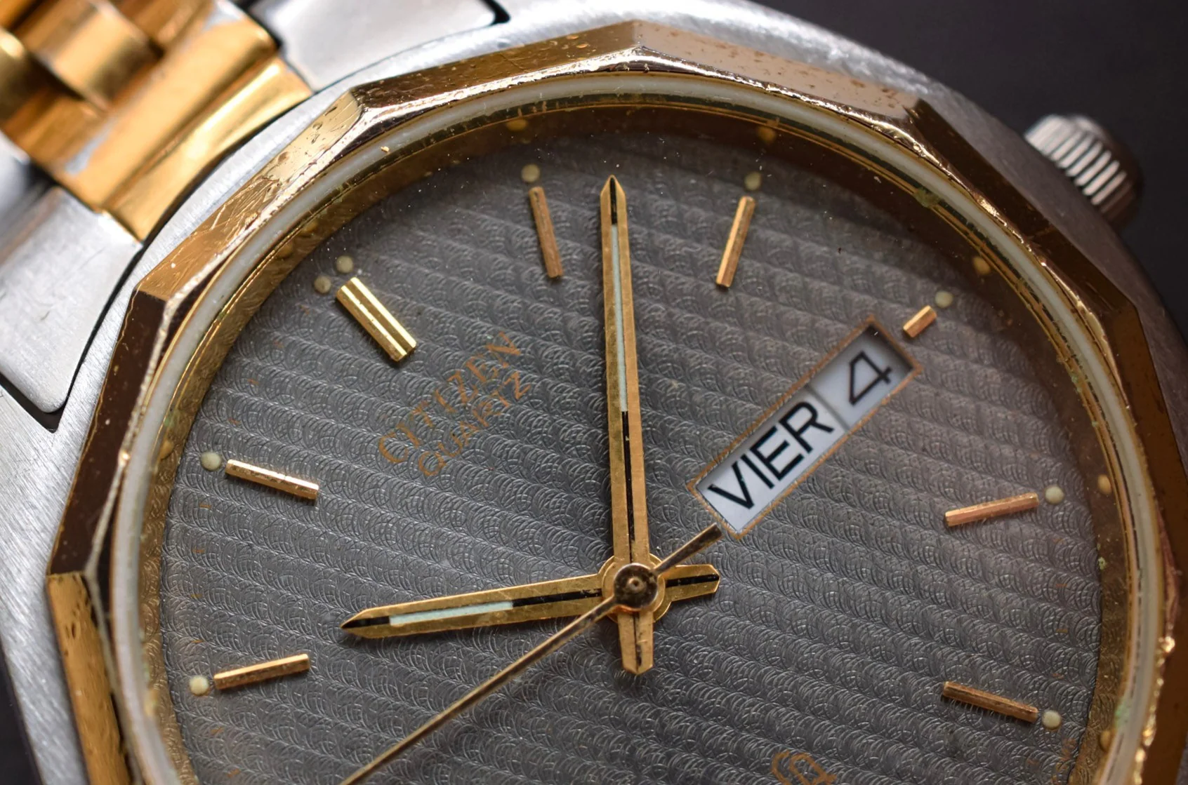 1981 Citizen CQ Two-Toned Ghost Polygon - Image 4