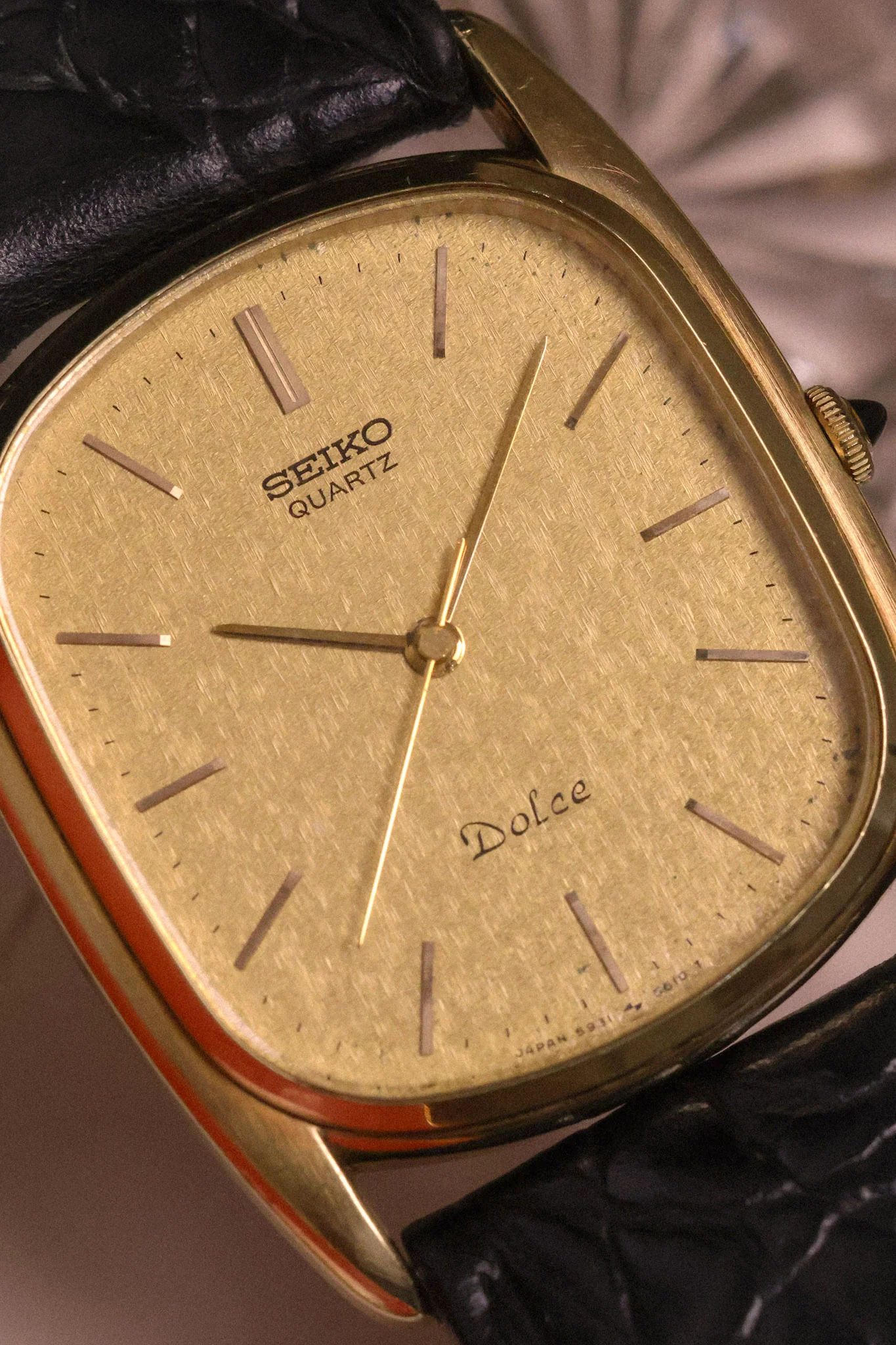 1981 Seiko Dolce Golden Snowflake Ellipse - Image 3