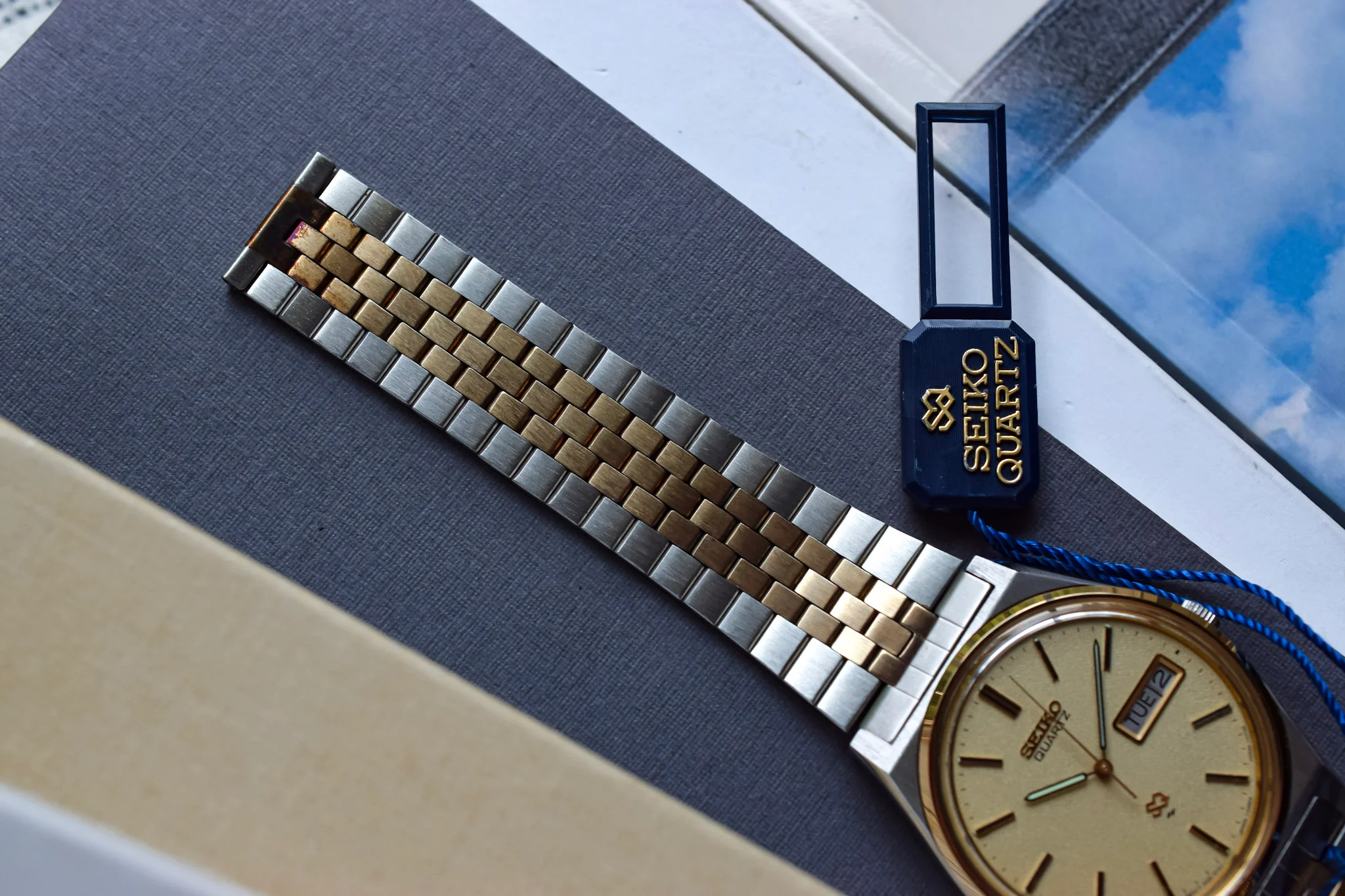 1982 NOS Seiko SQ Champagne Sparkle Dial Day-Date - Image 7