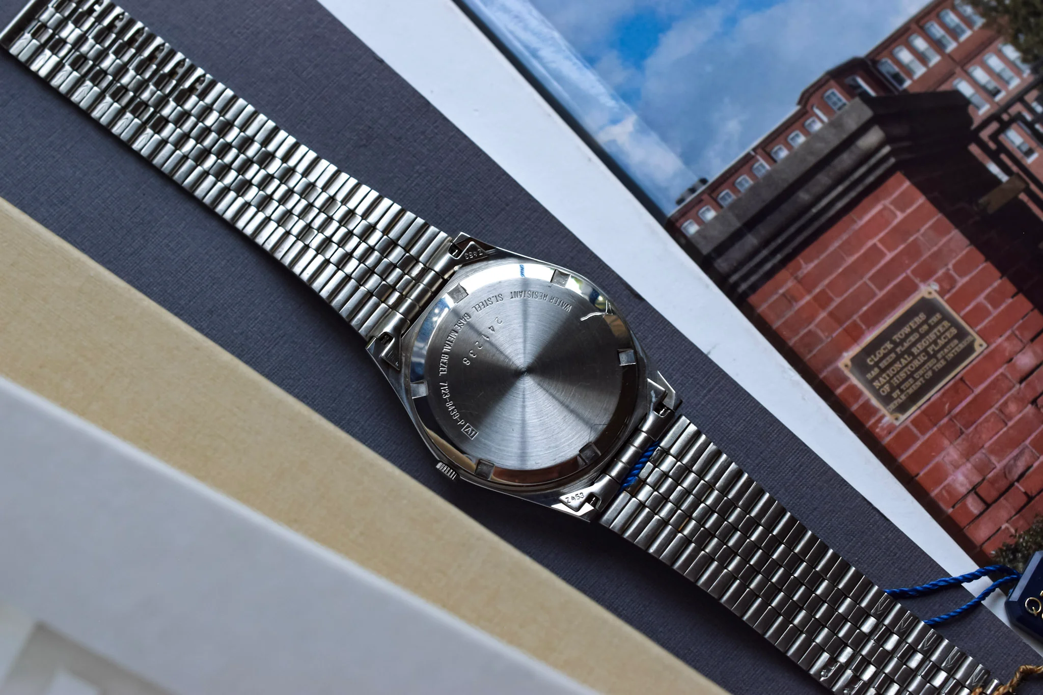 1982 NOS Seiko SQ Champagne Sparkle Dial Day-Date - Image 9