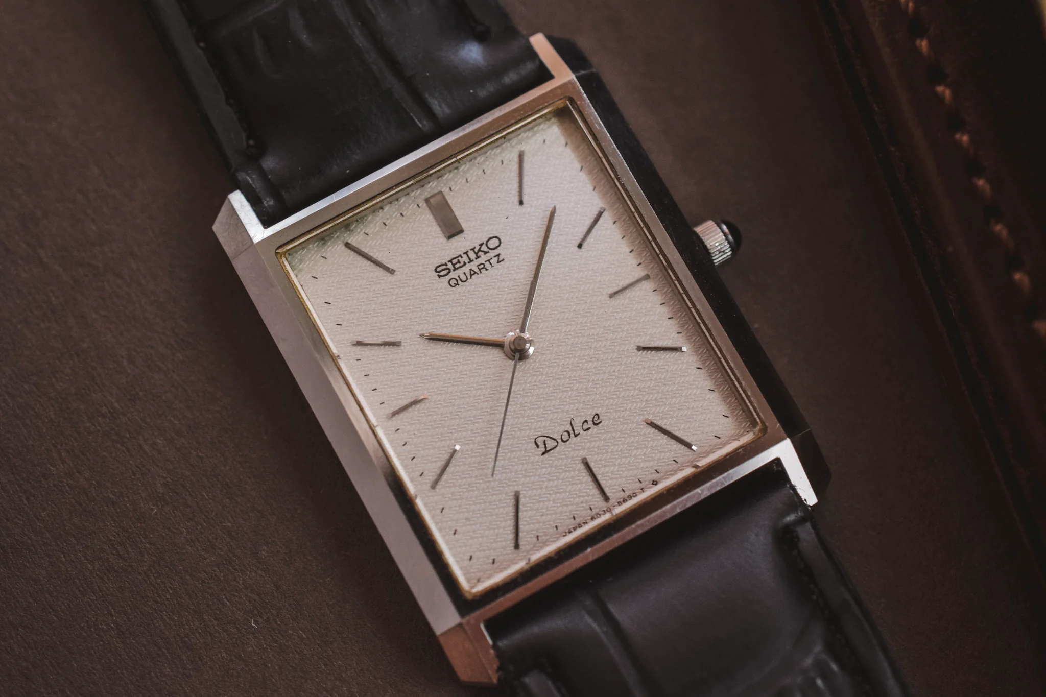 1982 Seiko Dolce Geometric Motif SHA Tank - Image 3