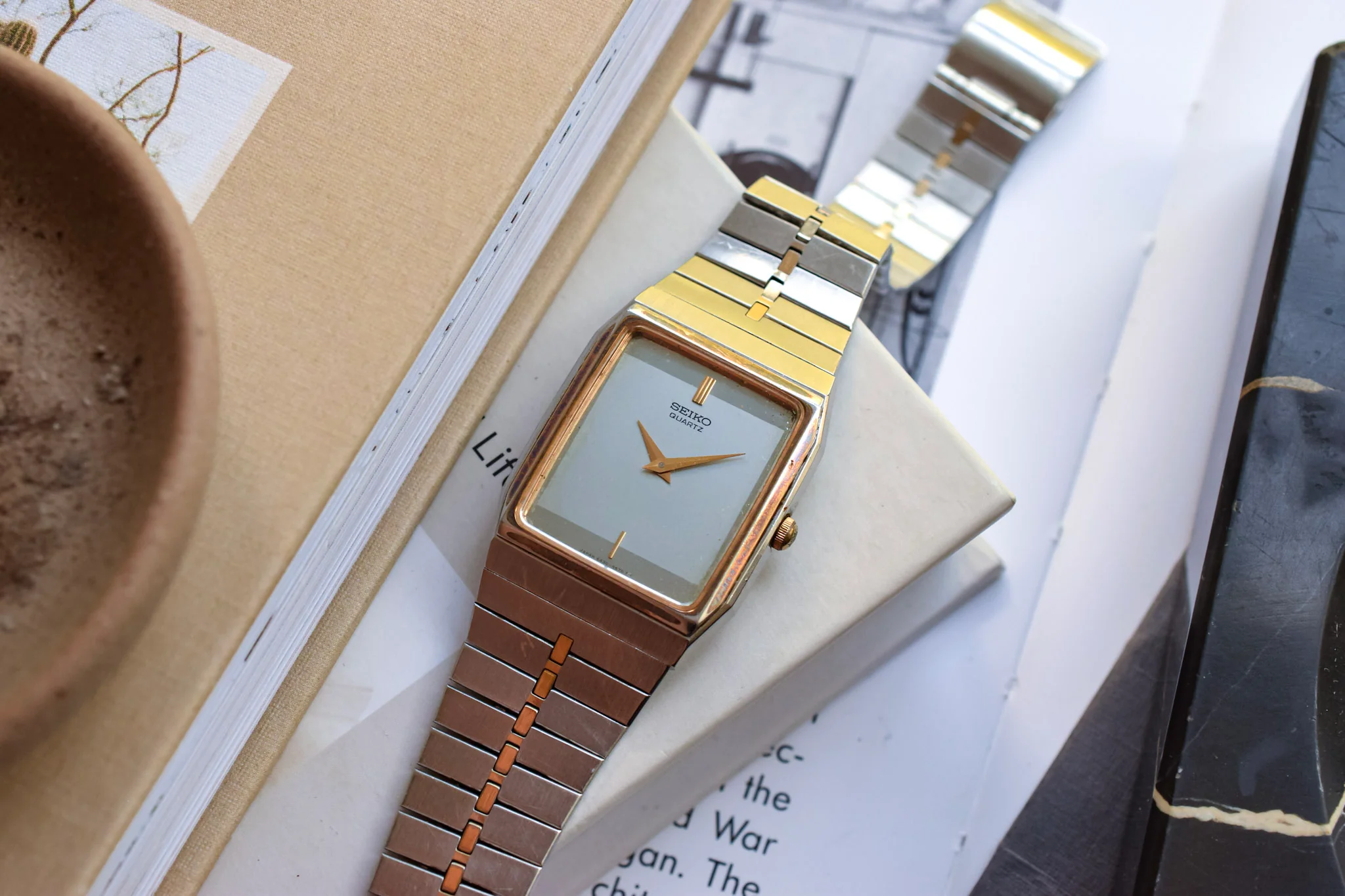 1982 Seiko Two Toned Tonneau Fishbone - Image 4