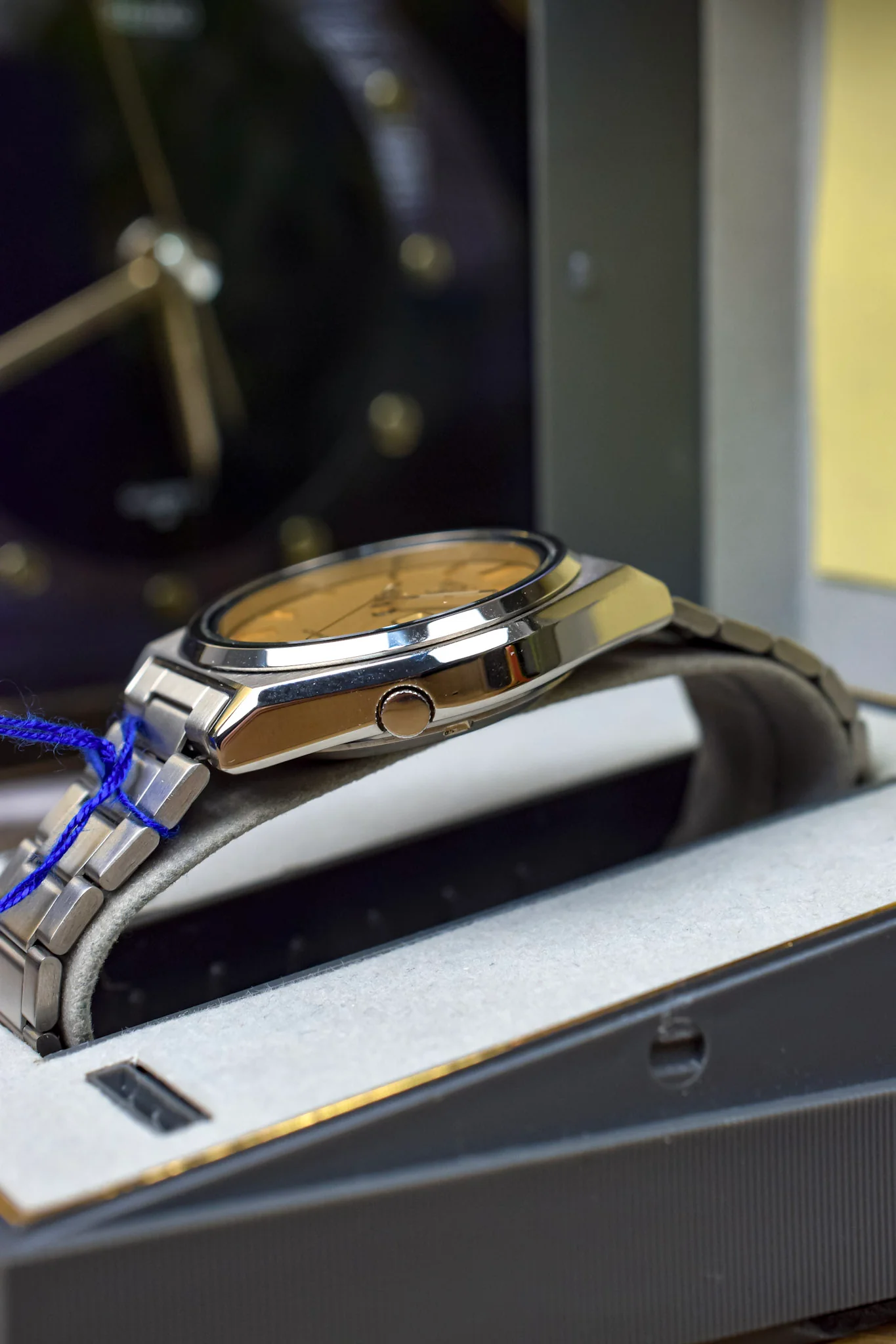 1983 Seiko 5 Automatic Honeycomb Day-Date - NOS - Image 4
