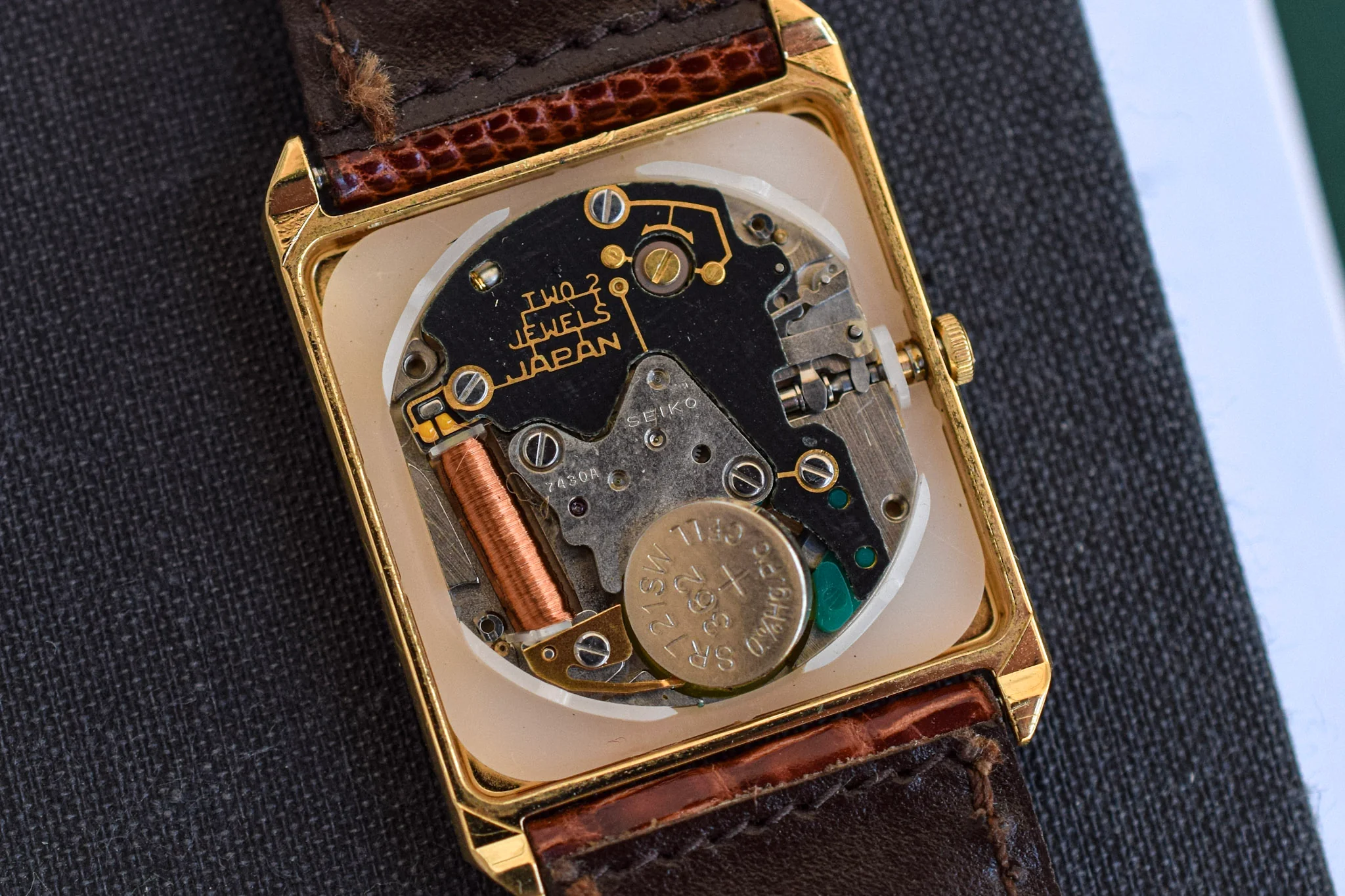 1983 Gold Tone Seiko Quartz Tank Watch - Image 10