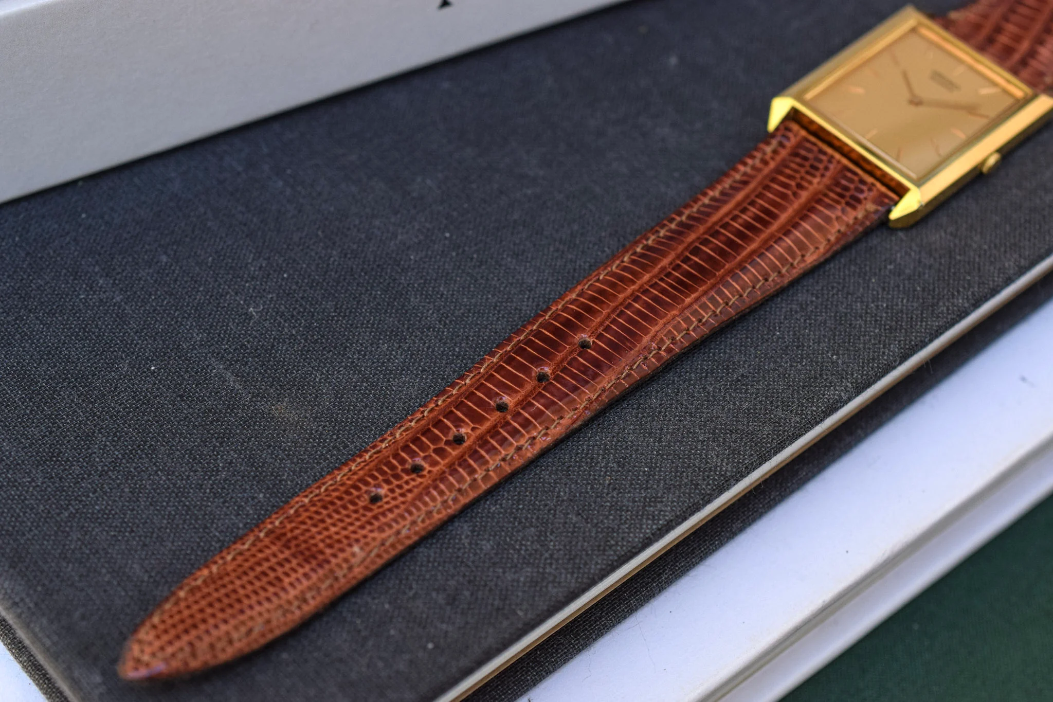 1983 Gold Tone Seiko Quartz Tank Watch - Image 5