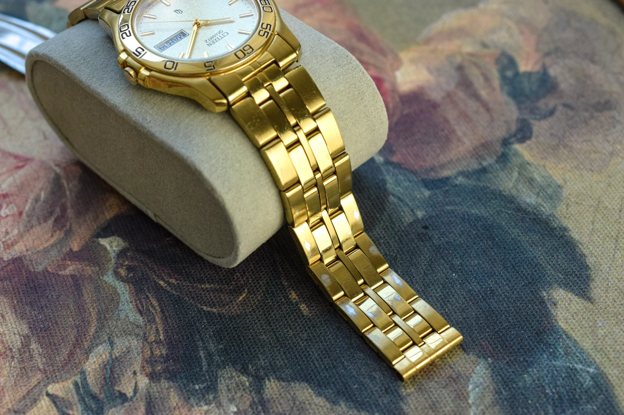 1984 Citizen CQ Champagne Tapestry Dial Day-Date - Image 5