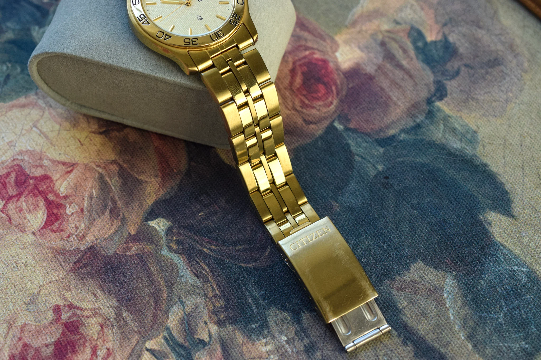 1984 Citizen CQ Champagne Tapestry Dial Day-Date - Image 6