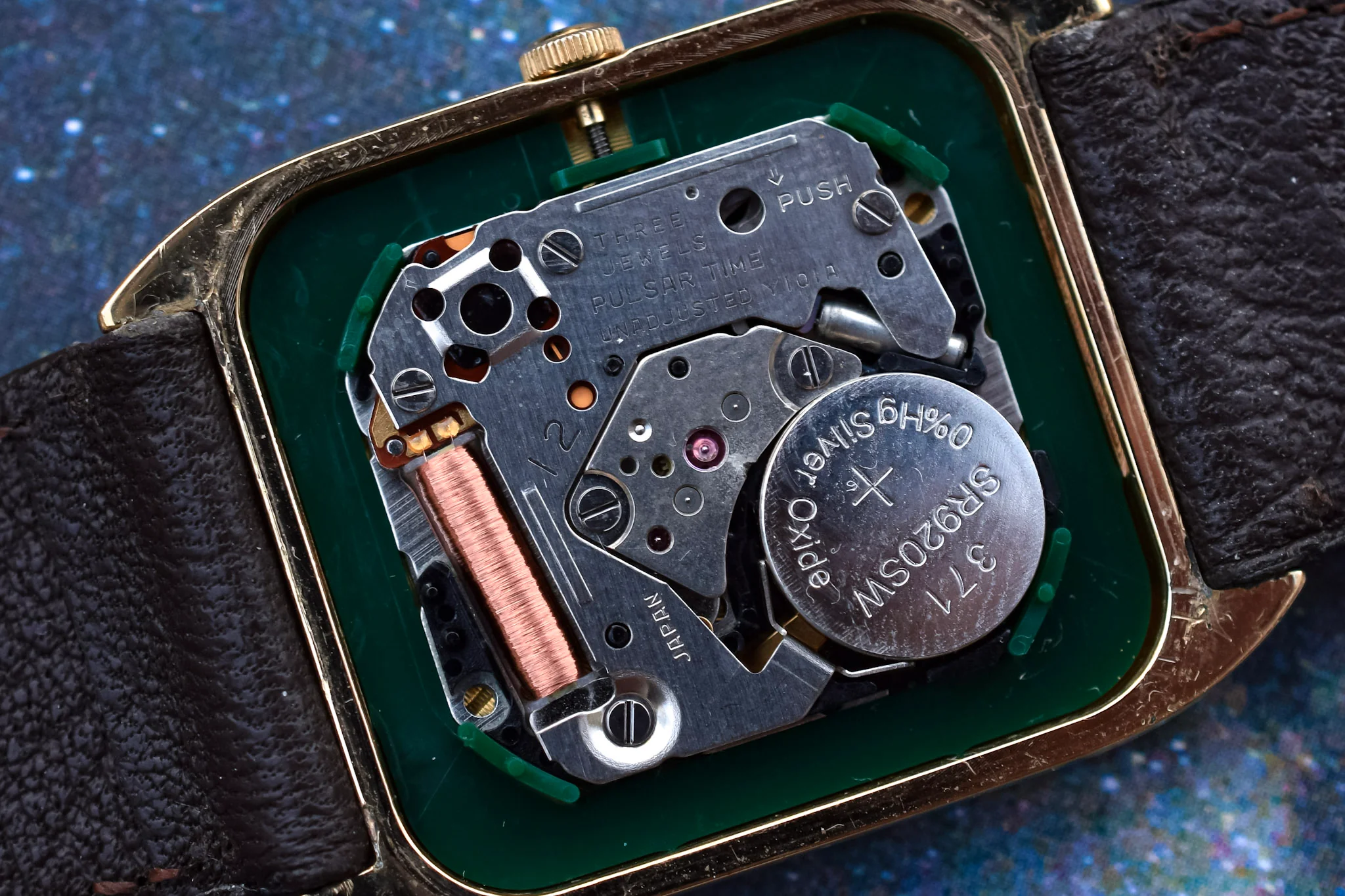 1984 Gold Tone Pulsar Quartz Tank Watch - Image 10