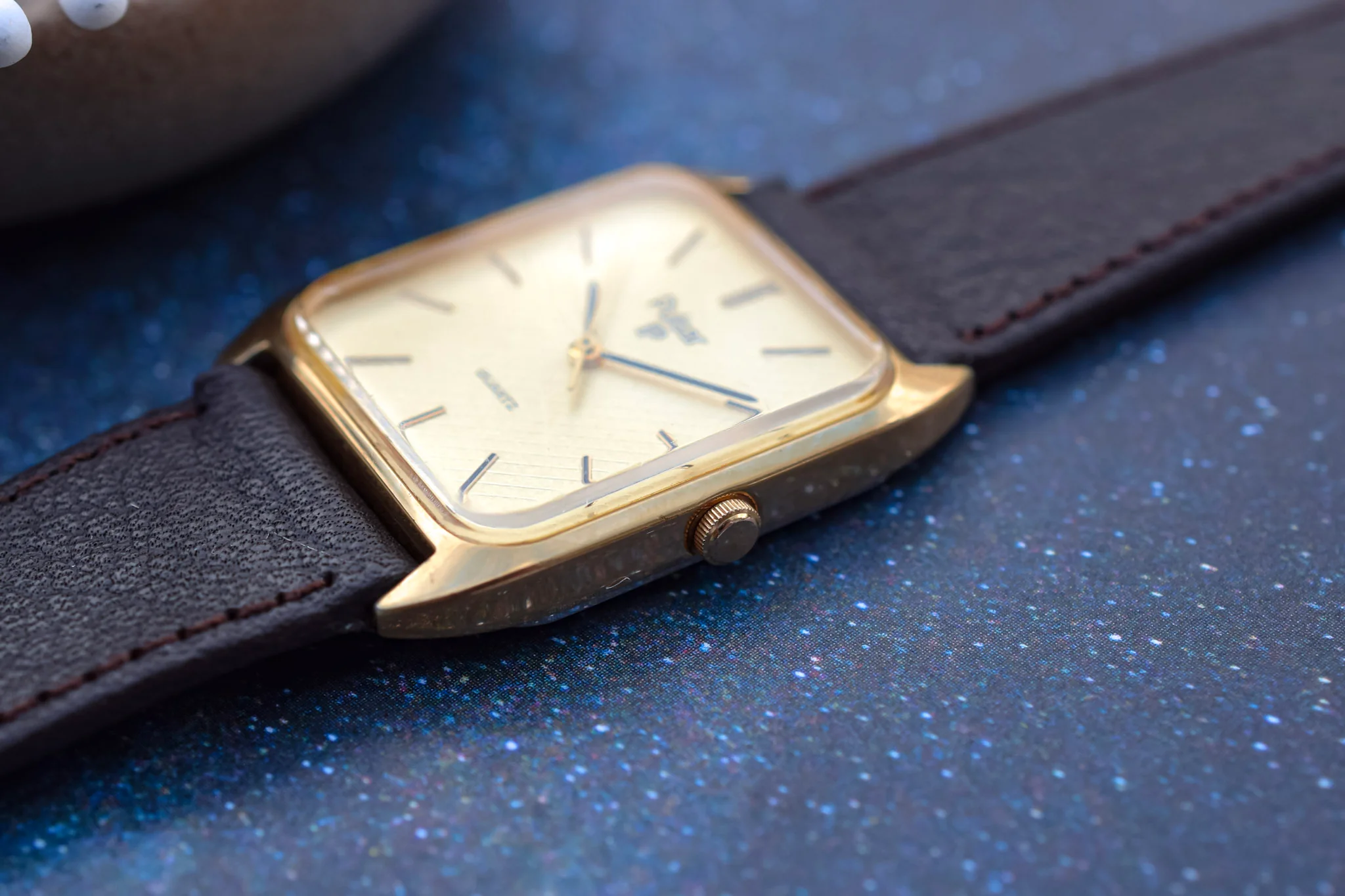 1984 Gold Tone Pulsar Quartz Tank Watch - Image 3