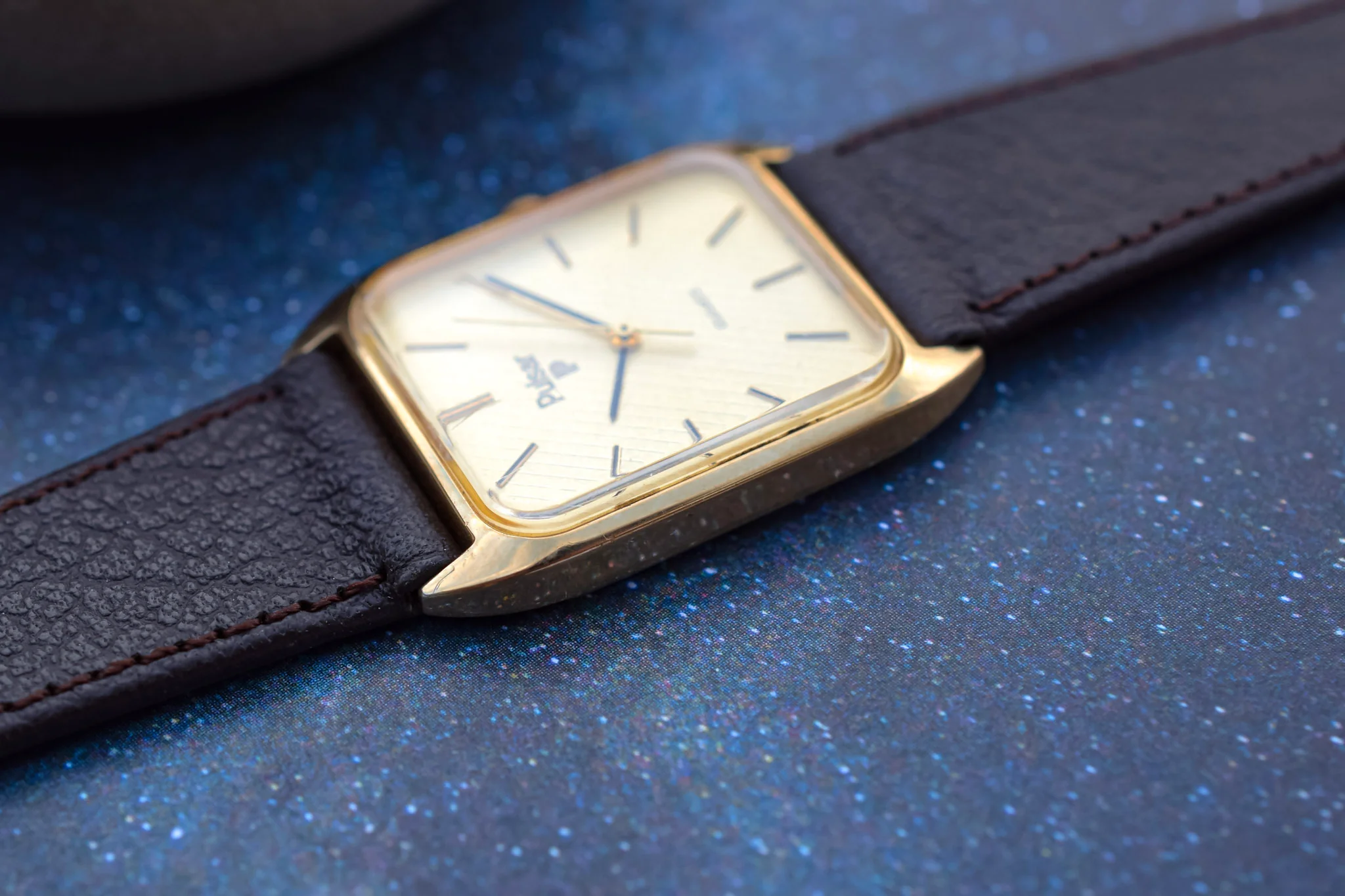 1984 Gold Tone Pulsar Quartz Tank Watch - Image 4