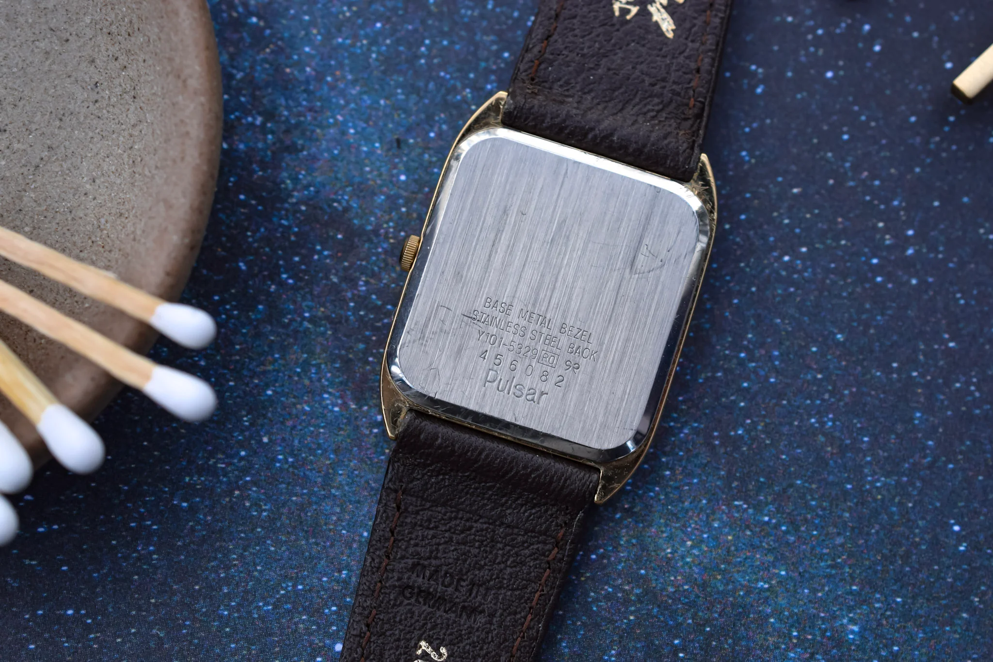 1984 Gold Tone Pulsar Quartz Tank Watch - Image 9