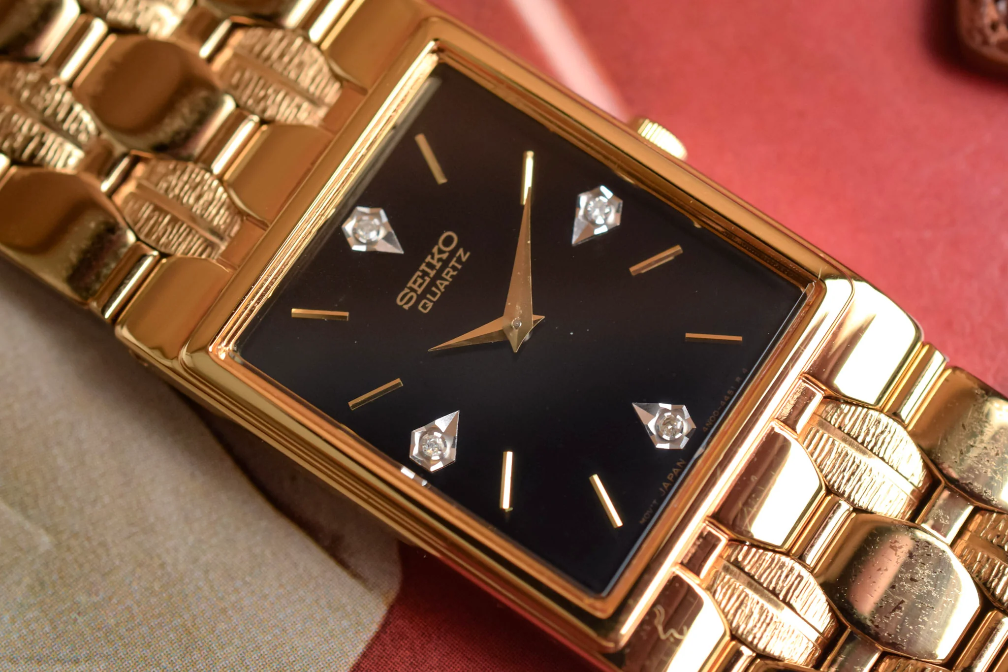 1984 NOS Seiko Golden Diamond Dial Tank - Image 3