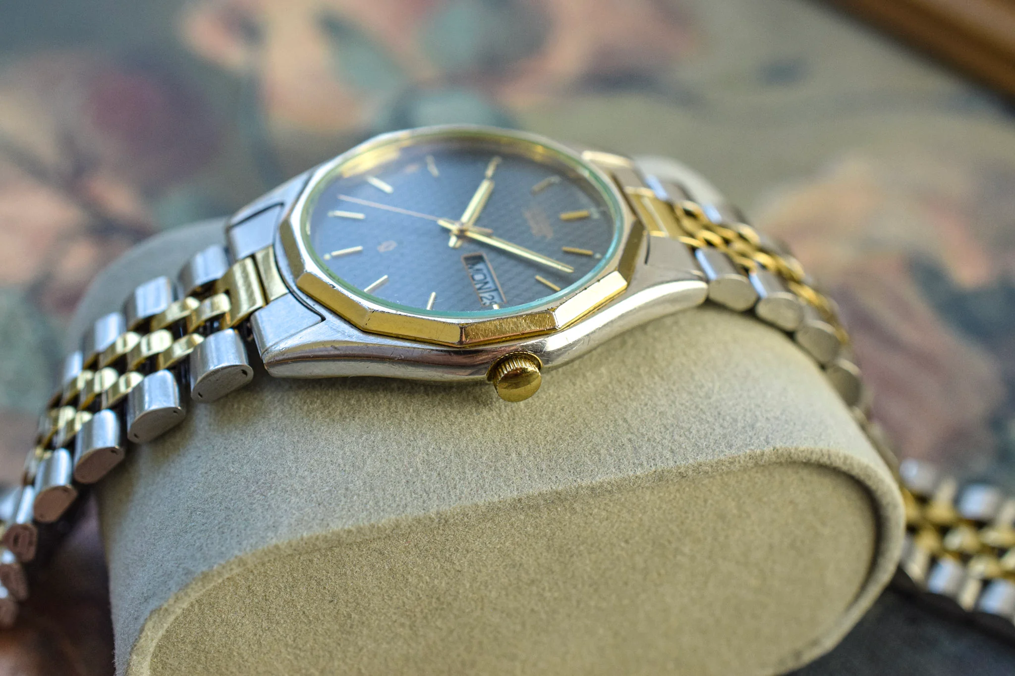 1985 Citizen CQ Two Tone Textured Gray Dial Day-Date - Image 3