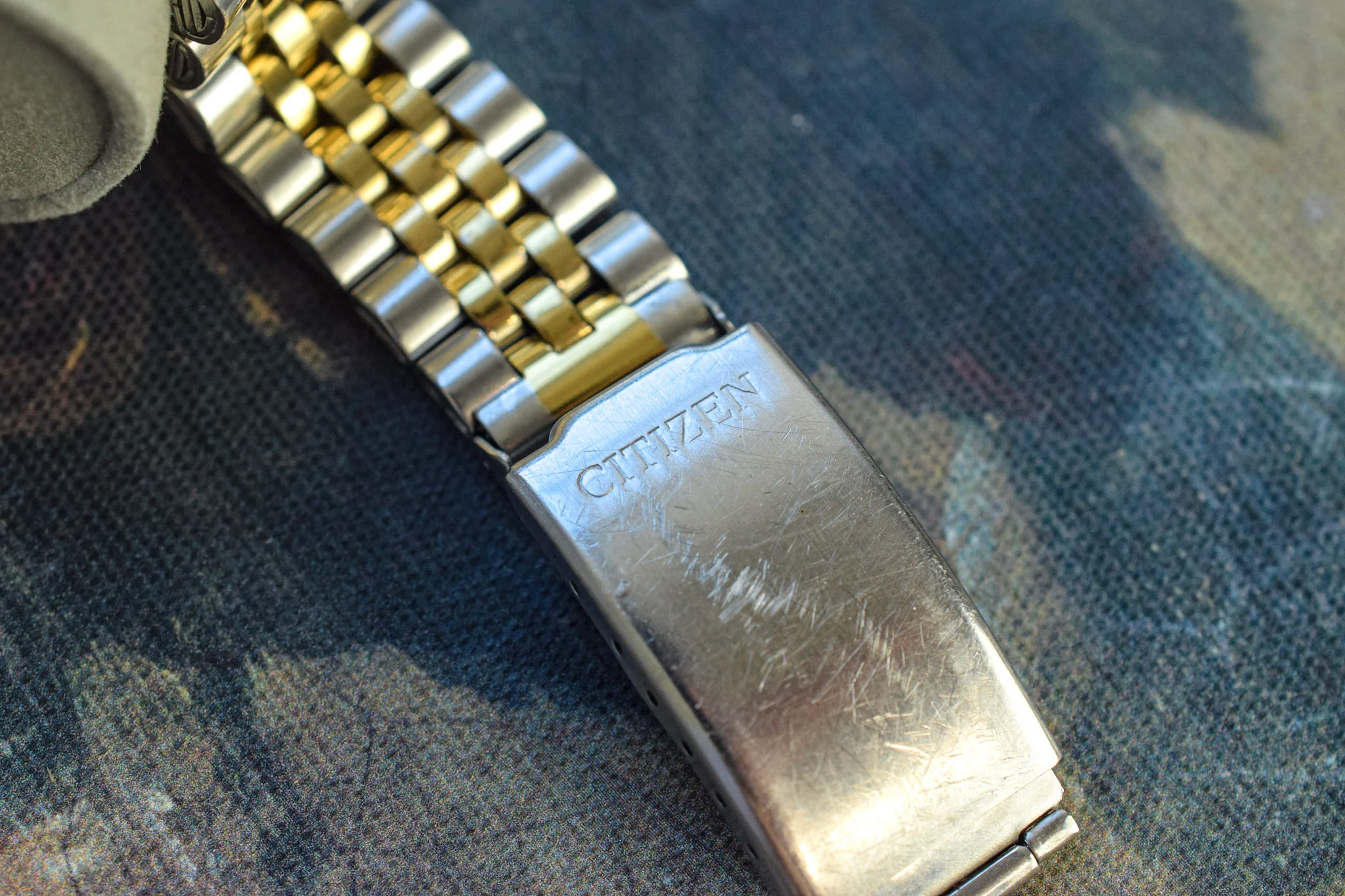 1985 Citizen CQ Two Tone Textured Gray Dial Day-Date - Image 7