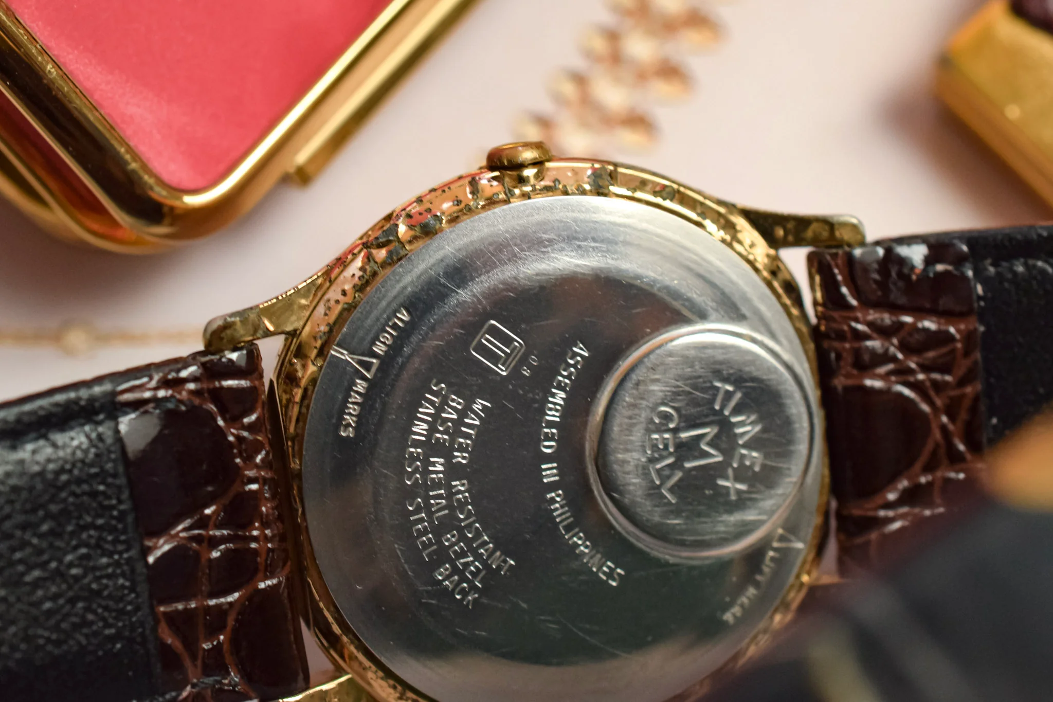 1985 Q Timex Quartz Arabic Calendar - Image 11