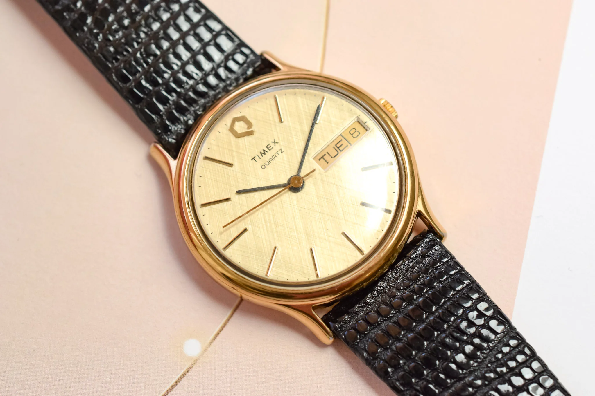 1985 Q Timex Quartz Linen Dial Day-Date - Image 4