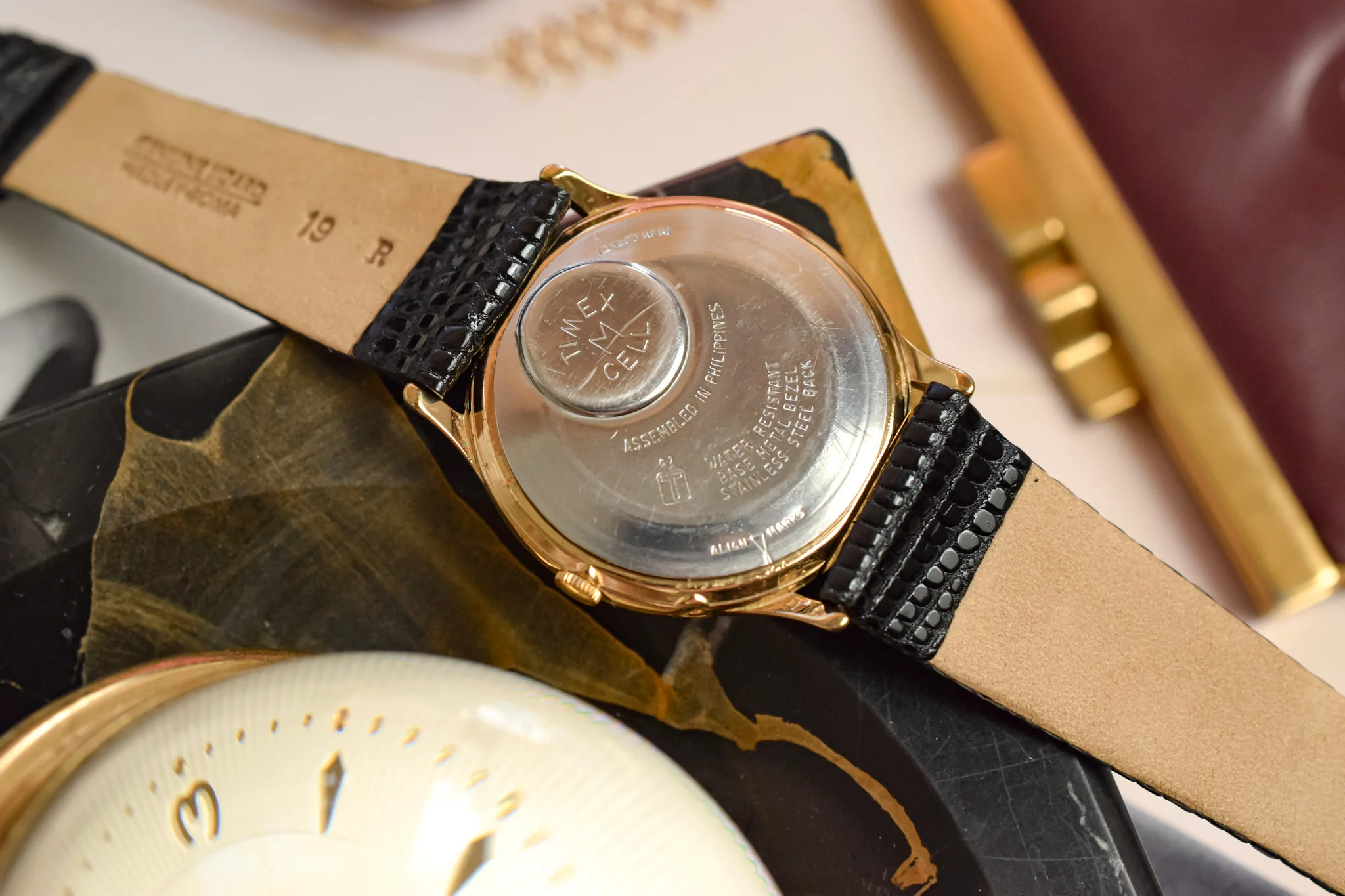 1985 Q Timex Quartz Linen Dial Day-Date - Image 8