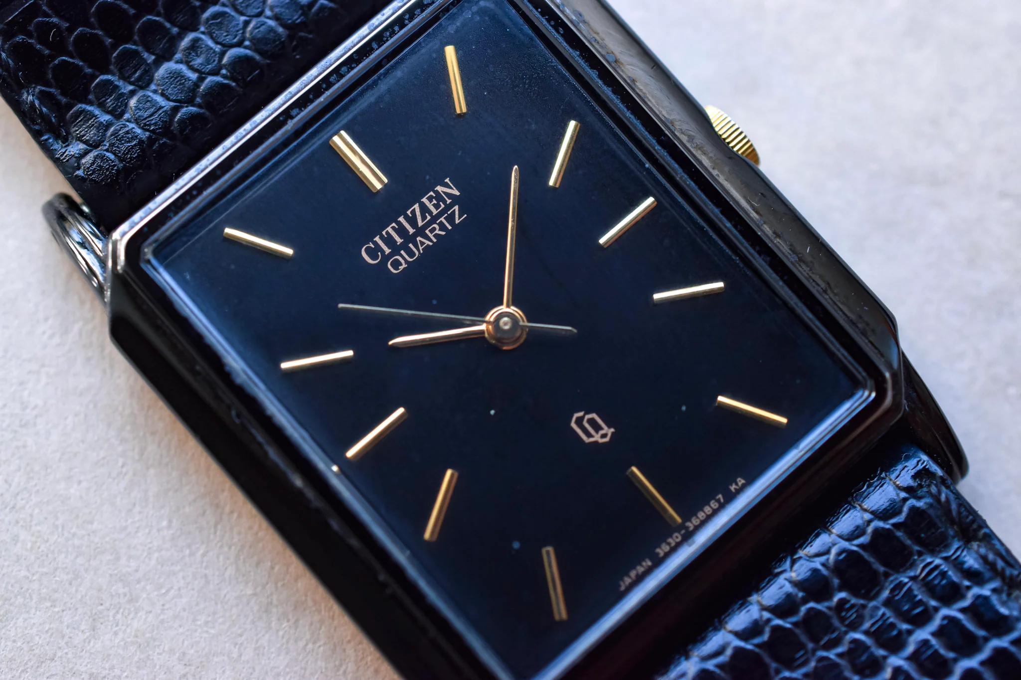 1986 Citizen CQ Gilt Black Case Tank - Image 3