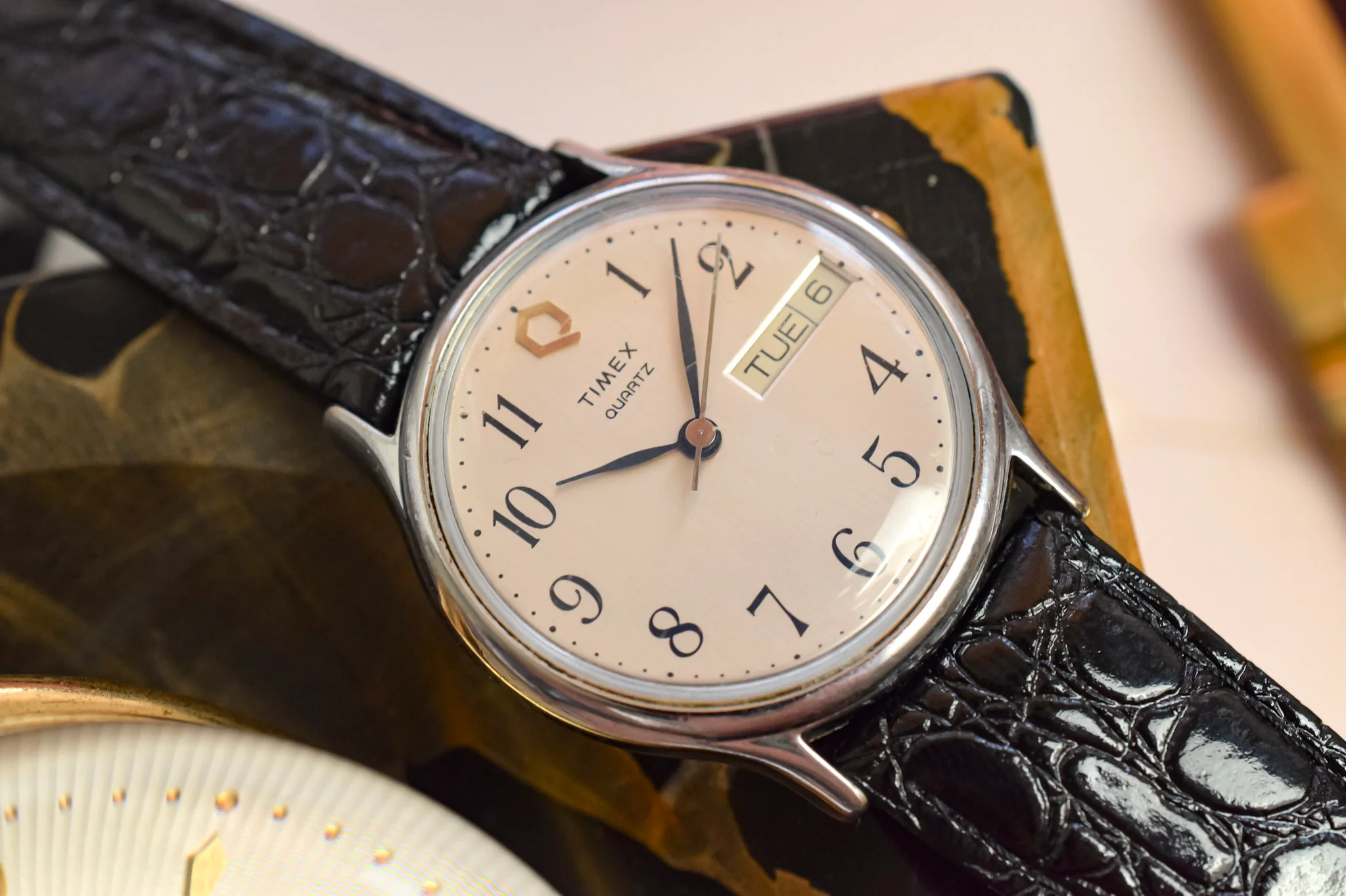 1986 Q Timex Quartz Arabic Day-Date - Image 3