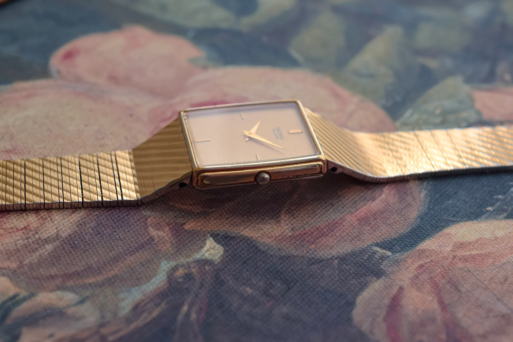1986 Seiko Stepped Case Pinstripe Tank - Image 3