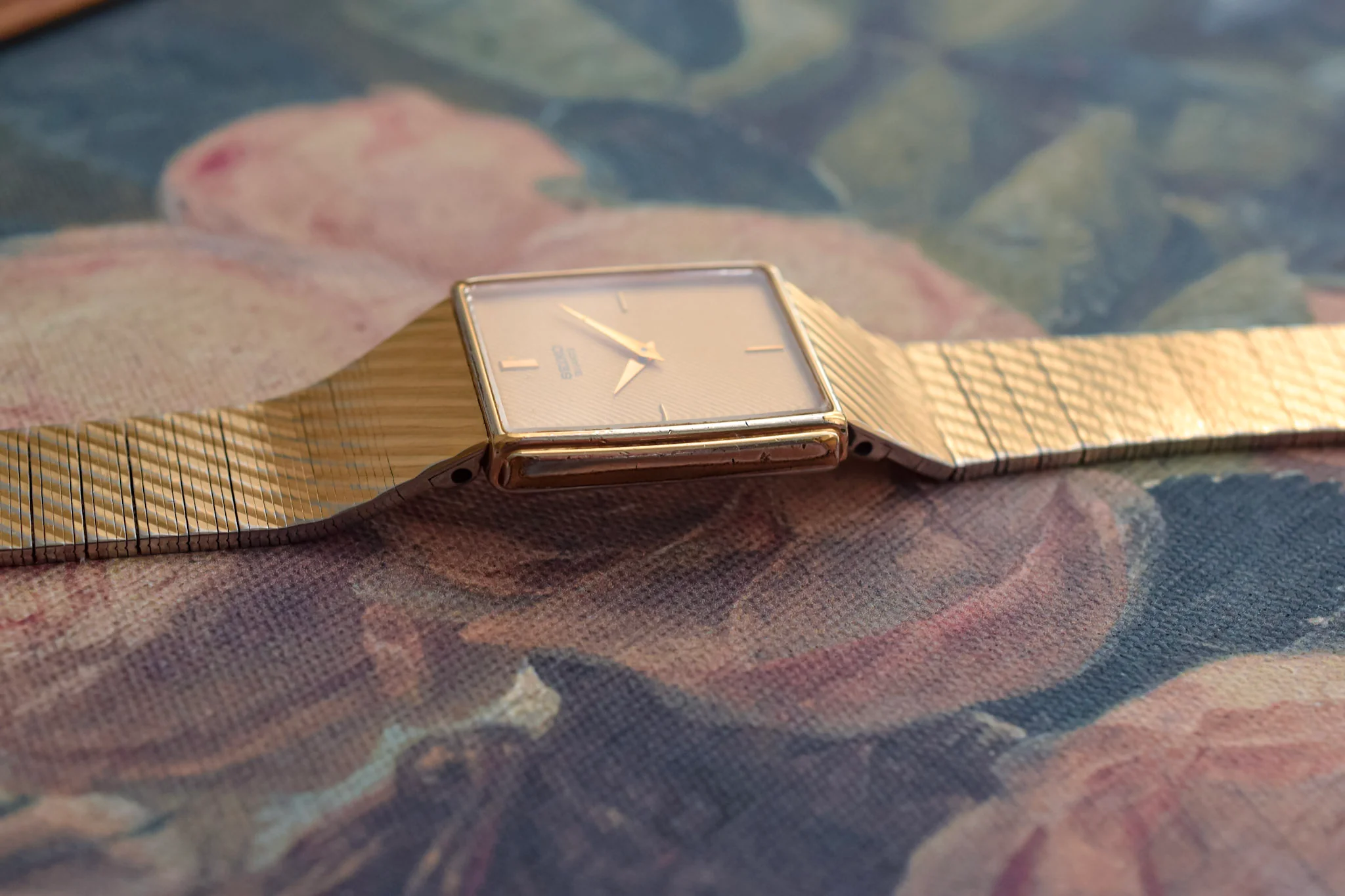 1986 Seiko Stepped Case Pinstripe Tank - Image 4