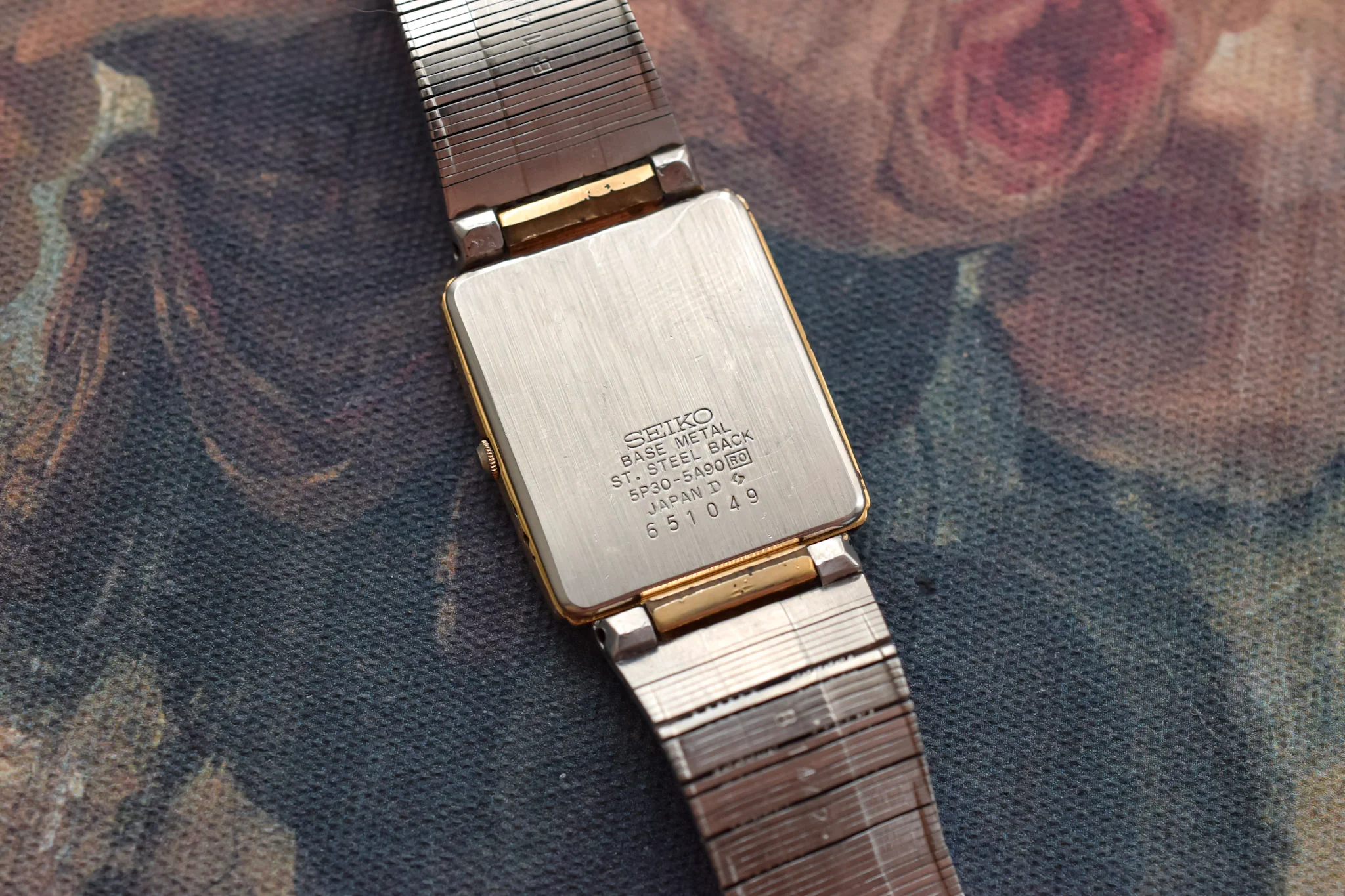 1986 Seiko Stepped Case Pinstripe Tank - Image 8