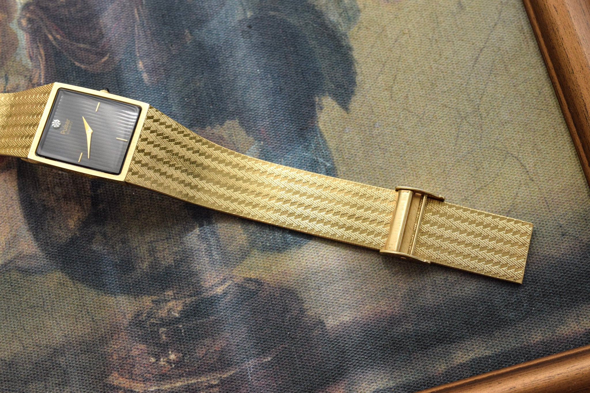 1987 Pulsar Textured Integrated Bracelet Tank - Image 5