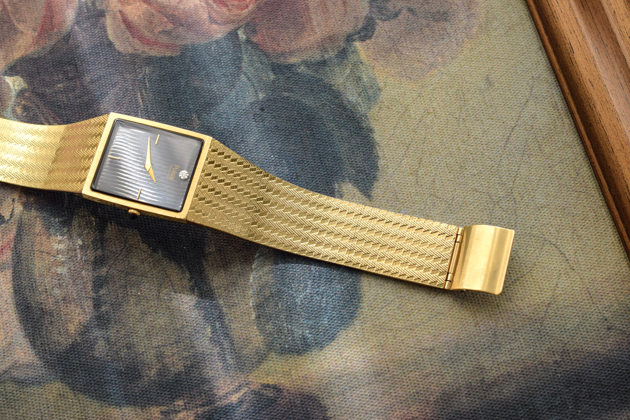 1987 Pulsar Textured Integrated Bracelet Tank - Image 6