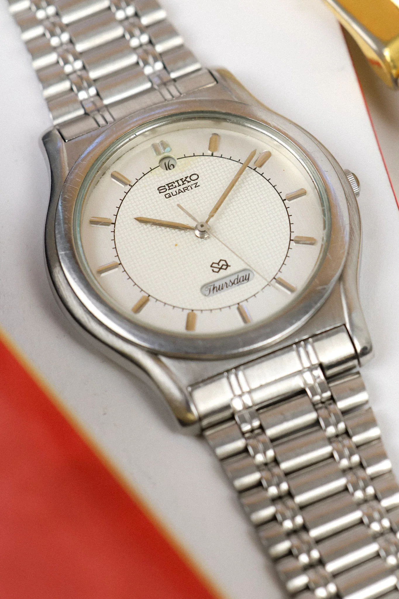 1988 Seiko SQ Geometric Script Font Day-Date - Image 4