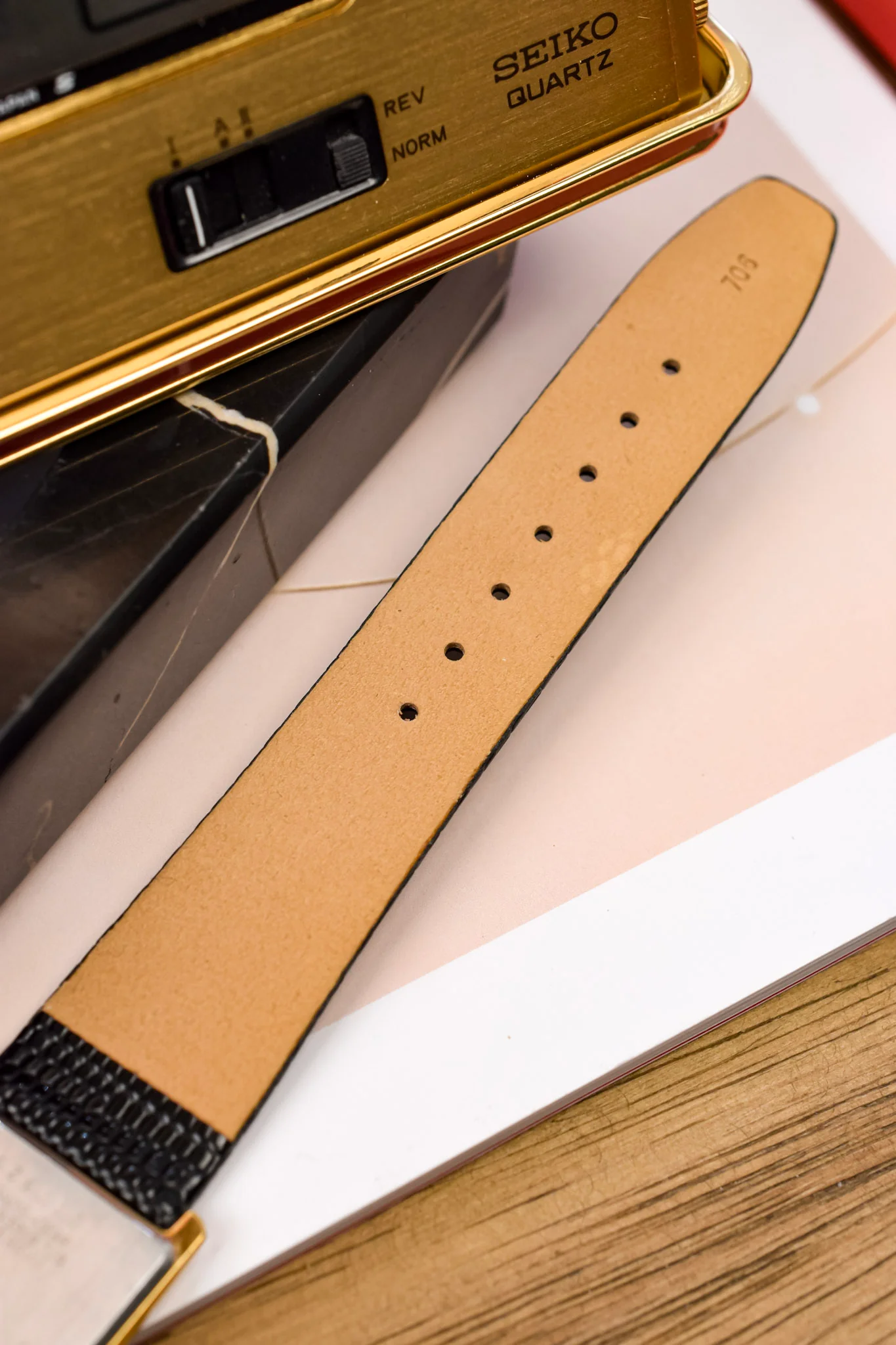1989 Seiko Gilt Tank - Image 9