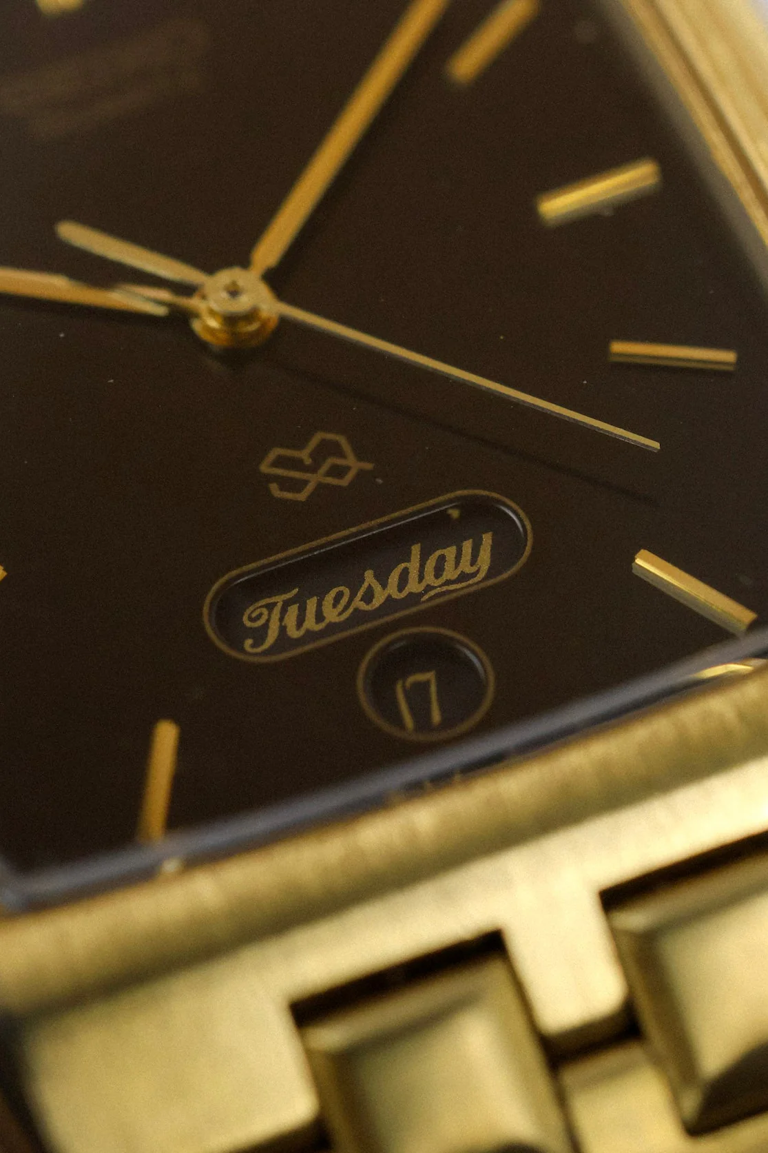 1989 Seiko SQ Golden Tank Script Day-Date - Image 3